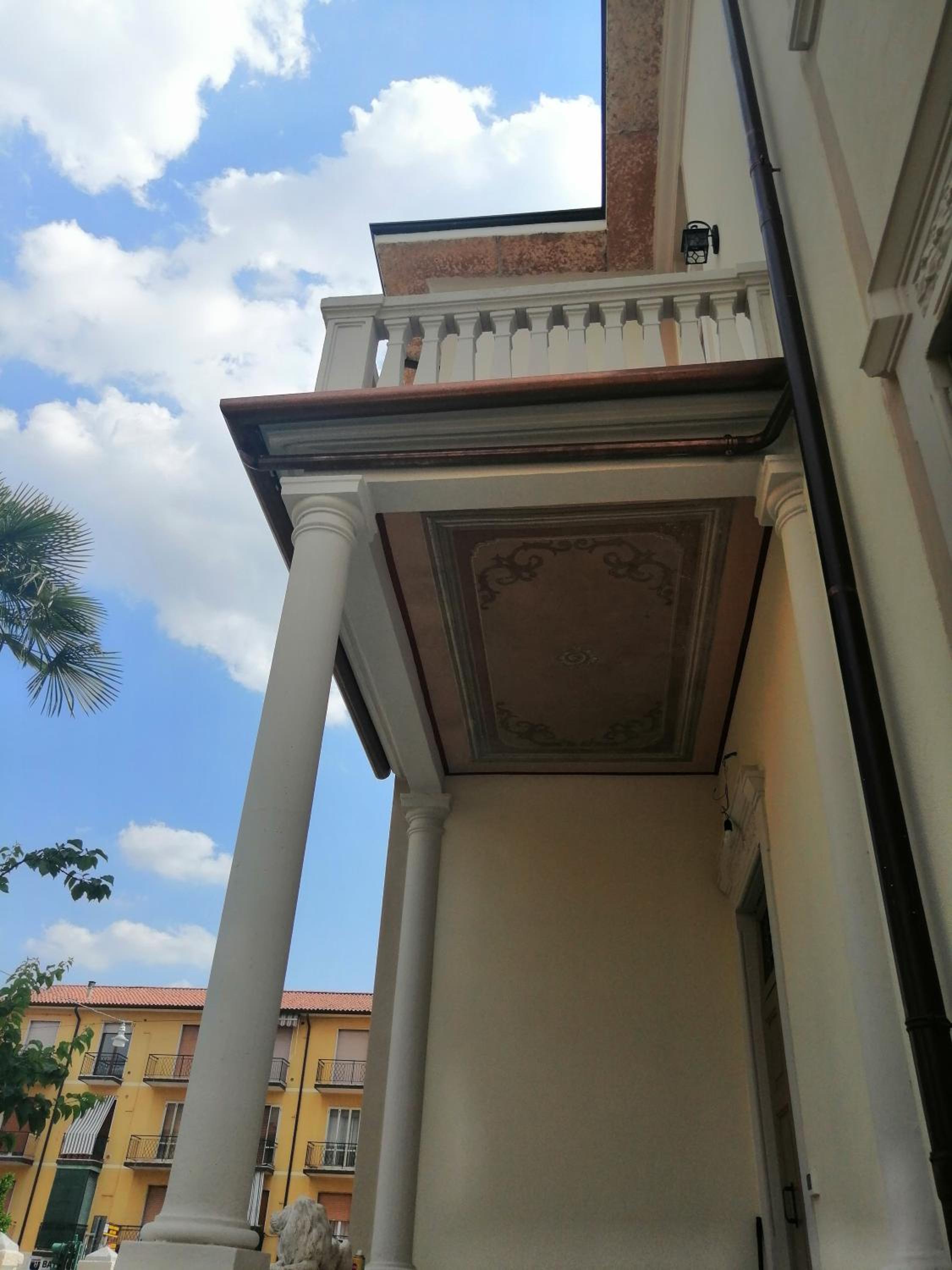 King Suite with Balcony - Photo 11
