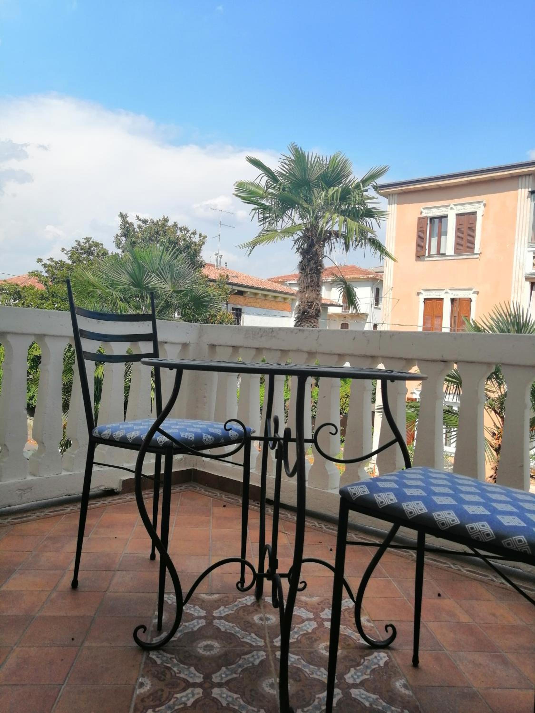 King Suite with Balcony - Photo 15