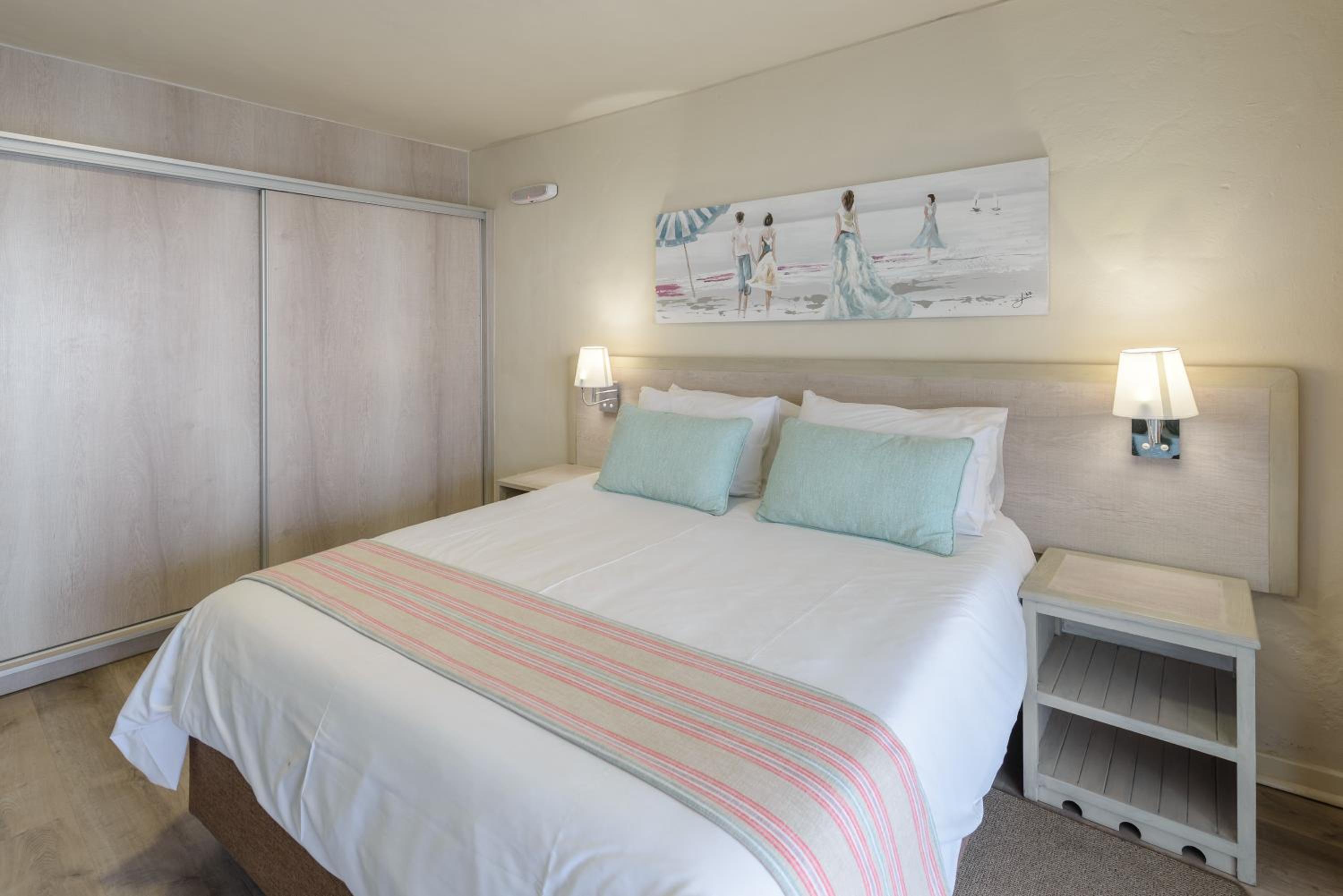 Deluxe King Room with Sea View photo 1