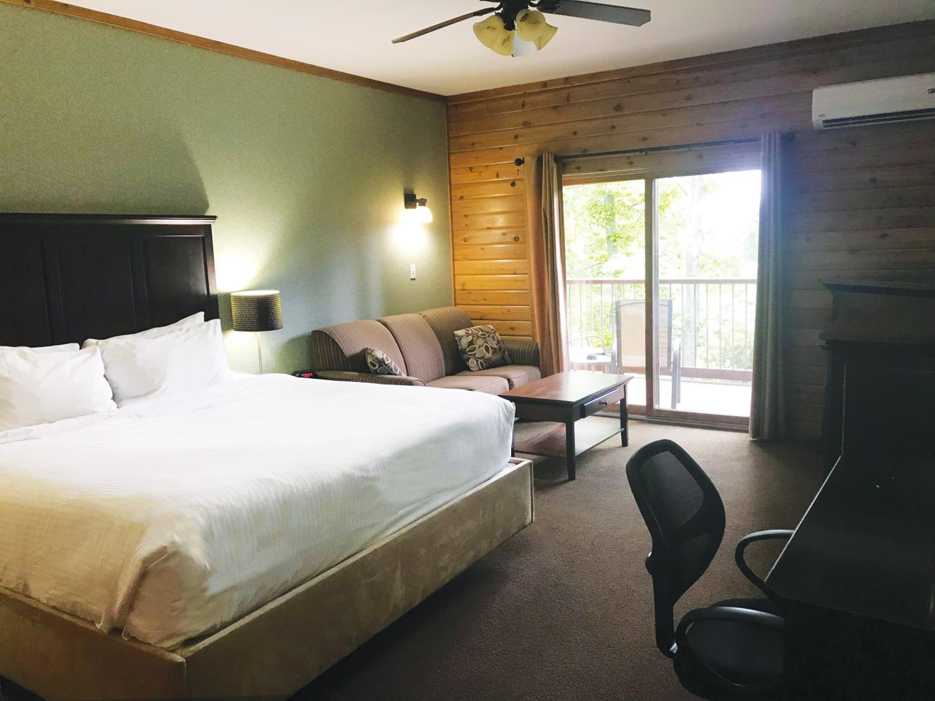 Deluxe King Room photo 2