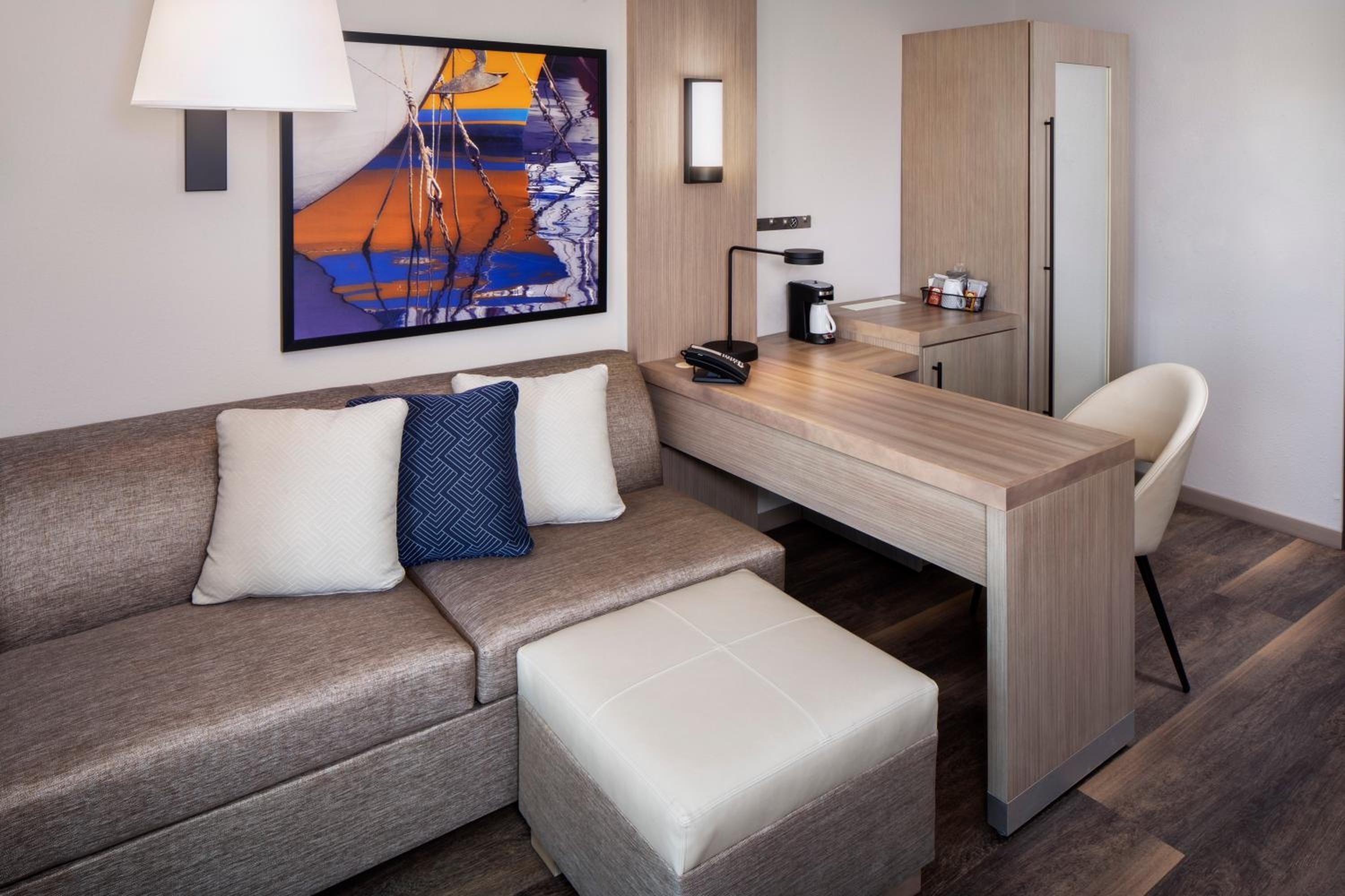 King Room with Shower and Sofa Bed - Disability Access