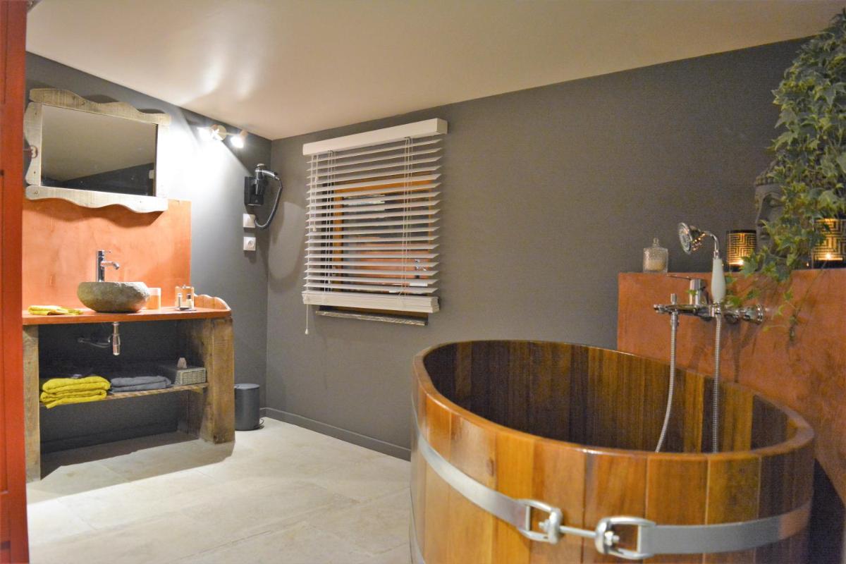Superior King Suite photo 3