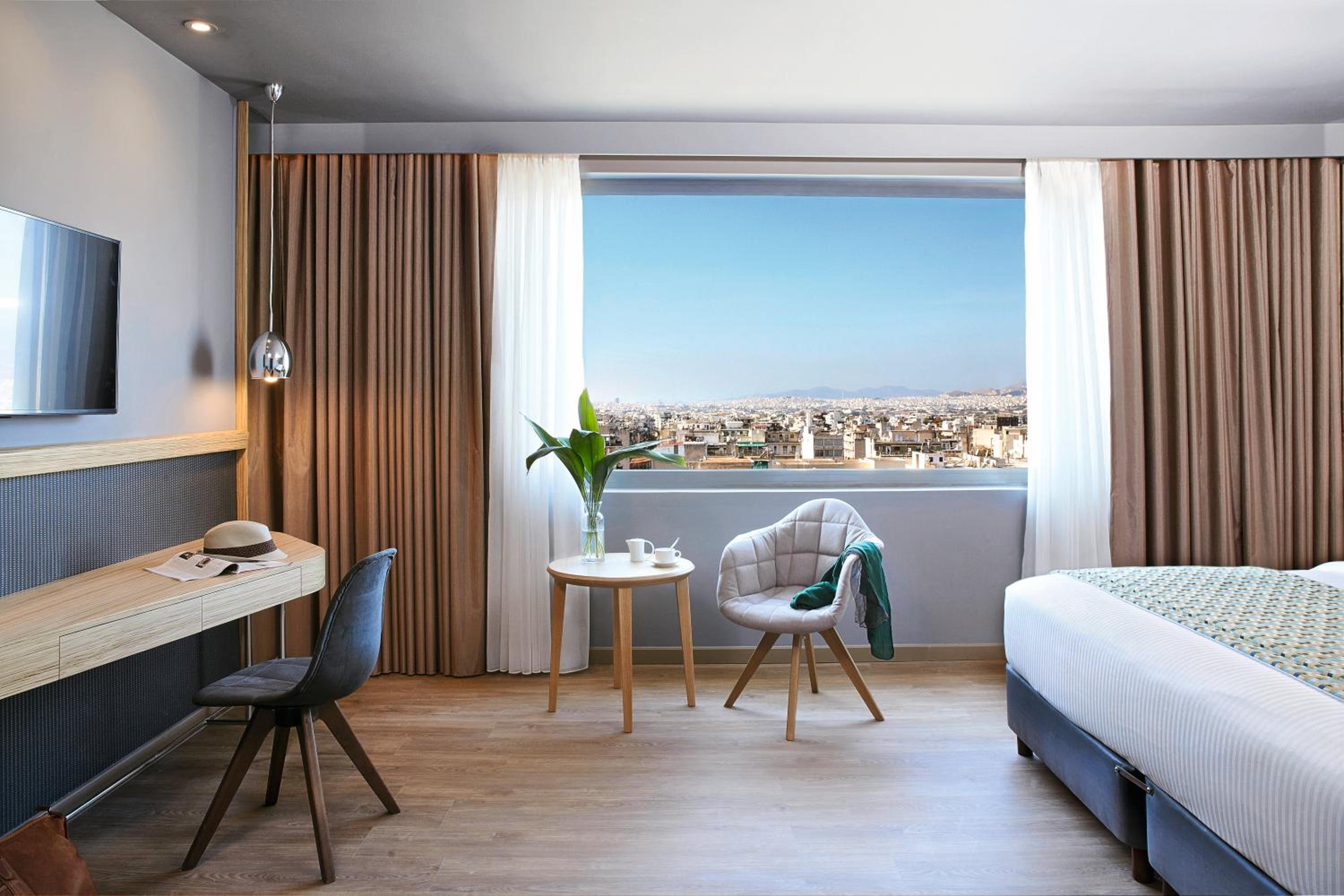 Executive Double Room with City View - Photo 3