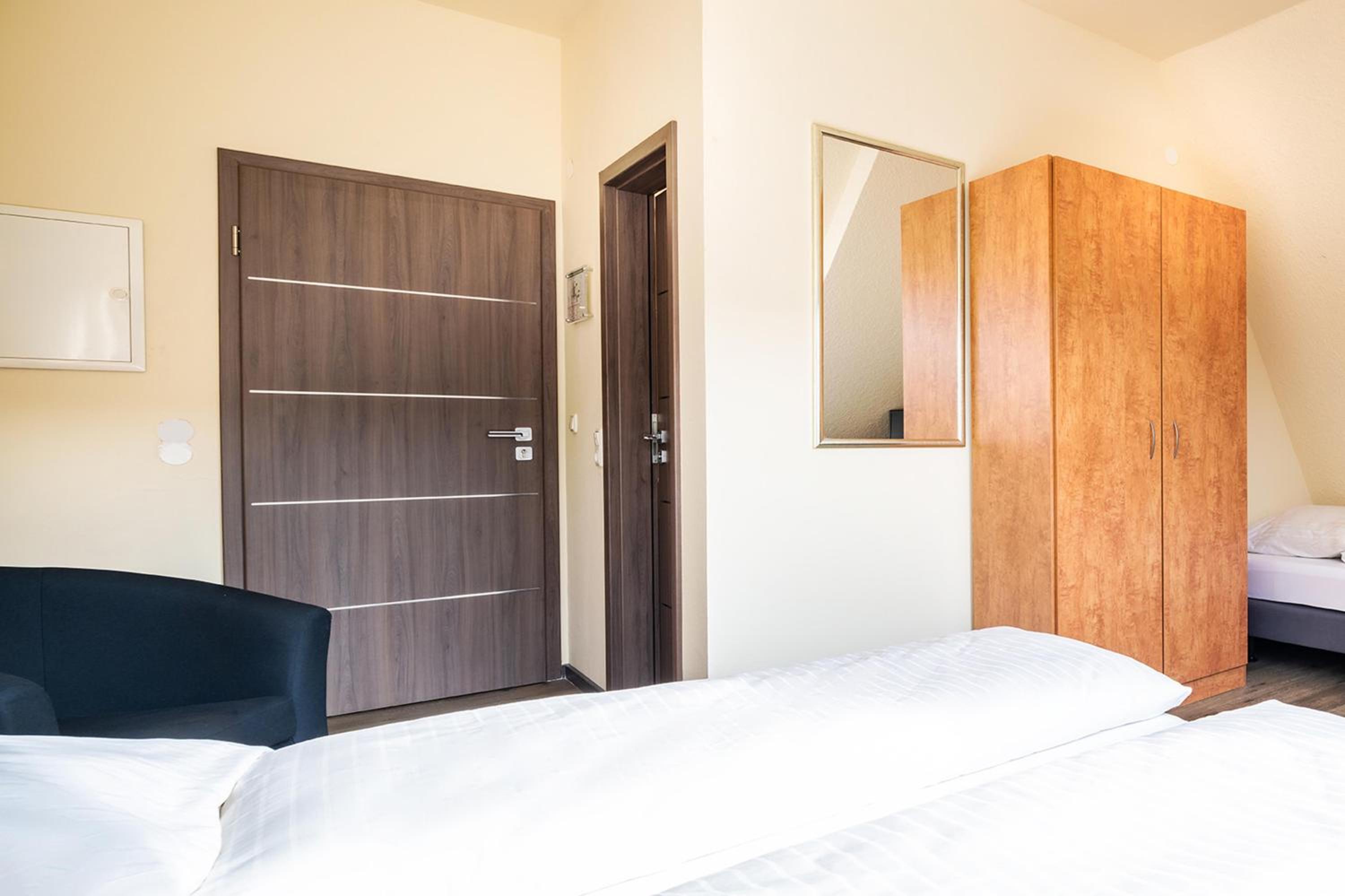 Standard Triple Room - Photo 9