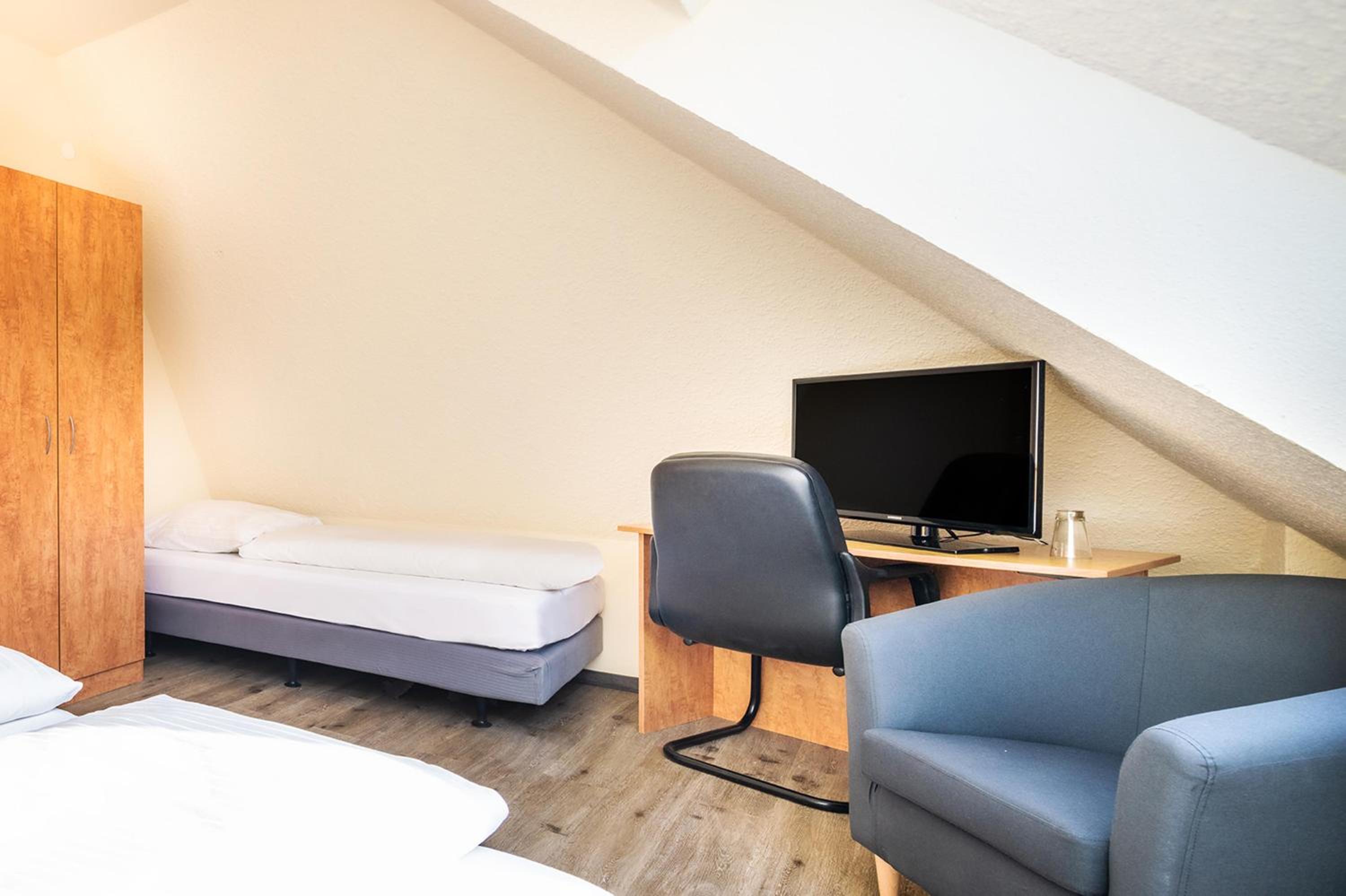 Standard Triple Room - Photo 8