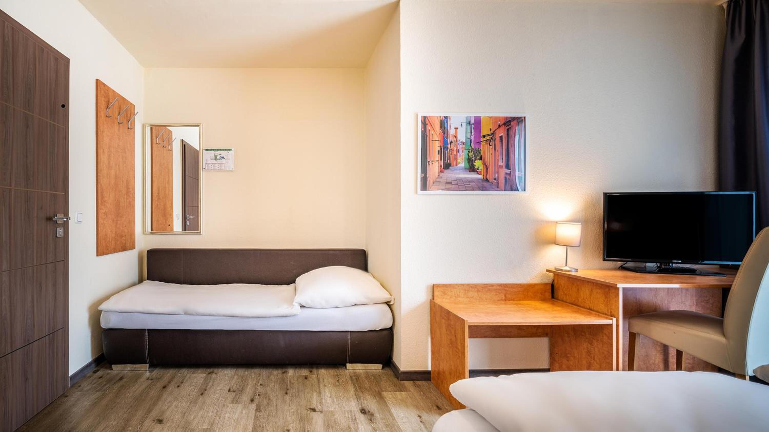 Standard Triple Room - Photo 3