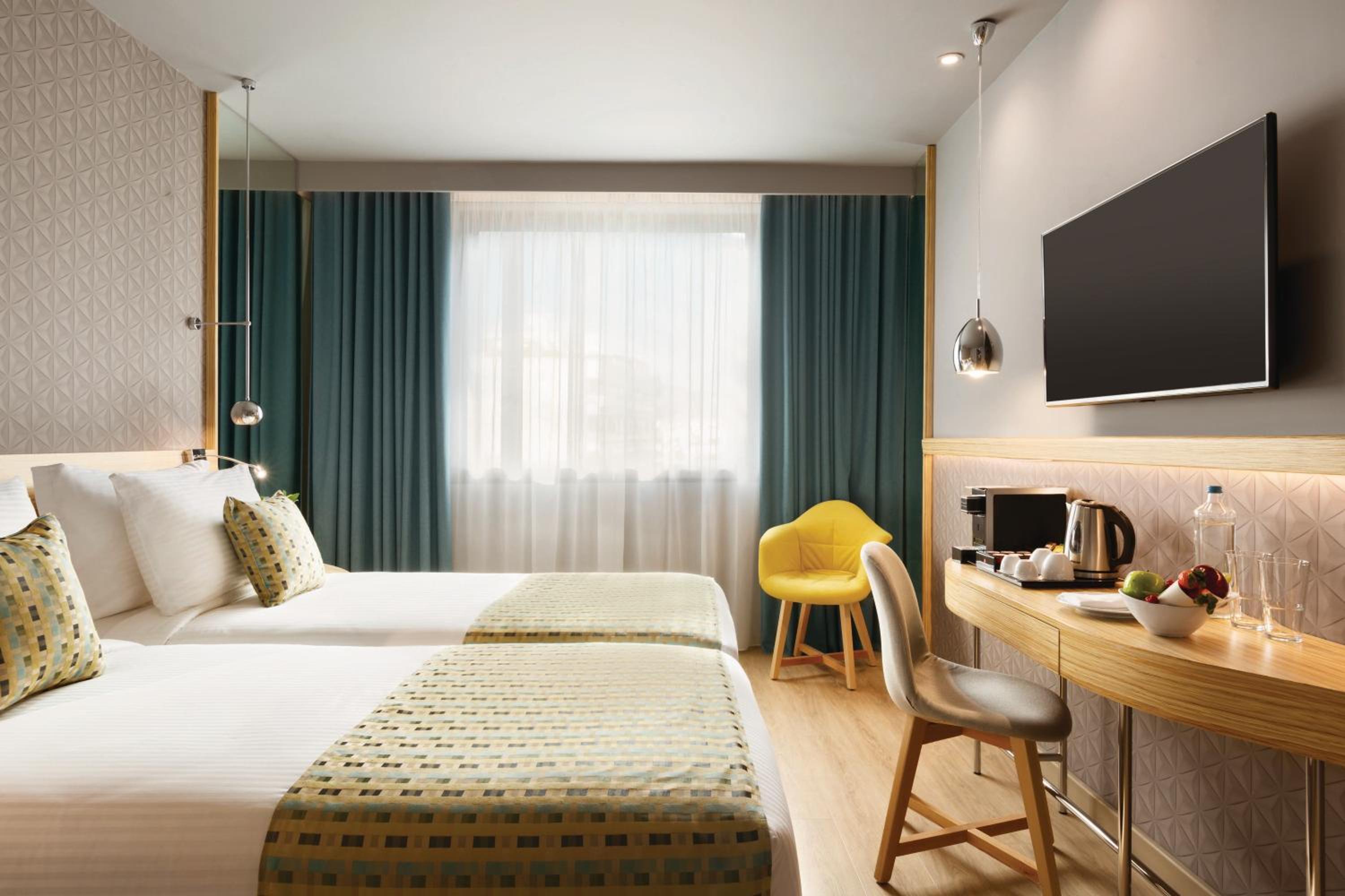 Standard Twin Room with Atrium View - Photo 1