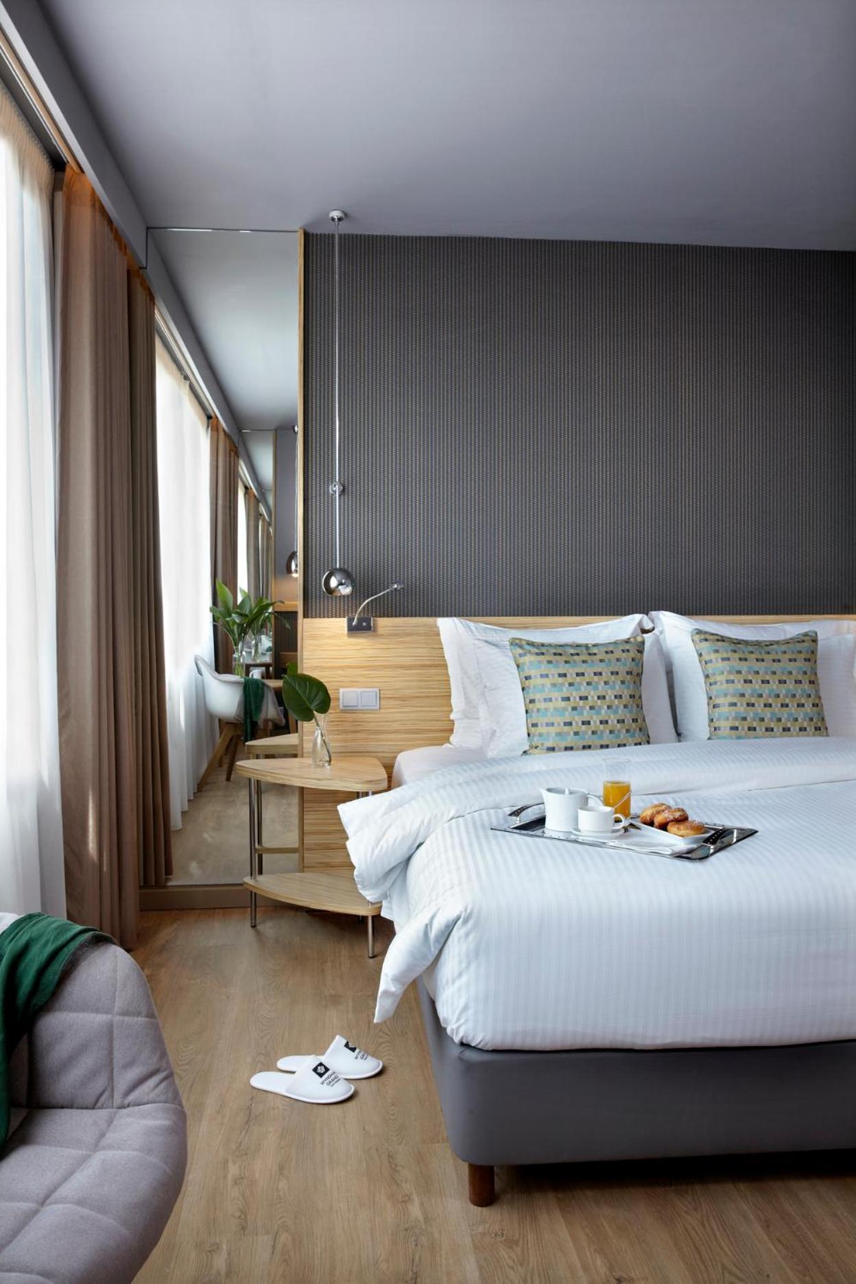 Standard Twin Room with Atrium View - Photo 3