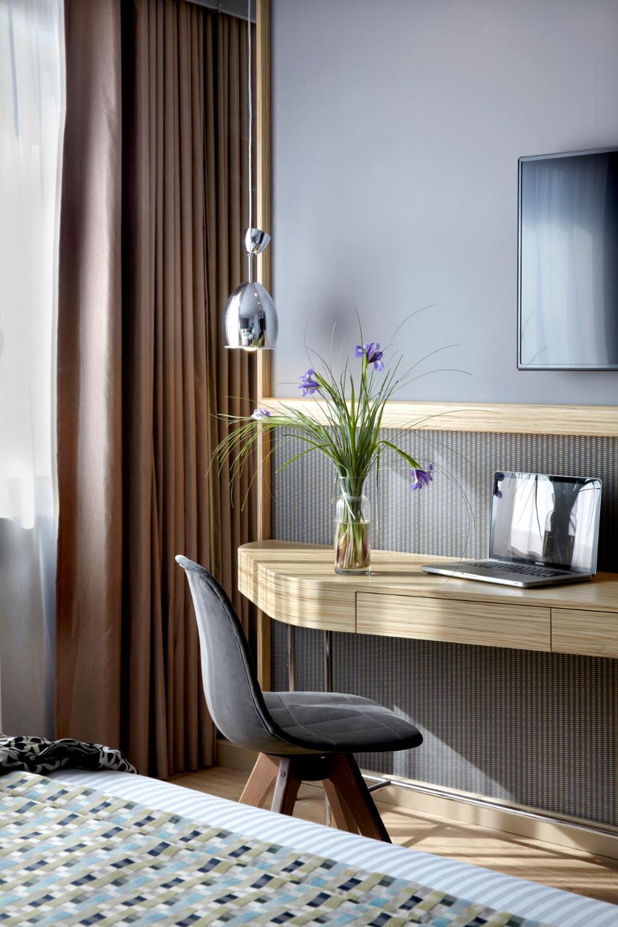 Standard Twin Room with Atrium View - Photo 5