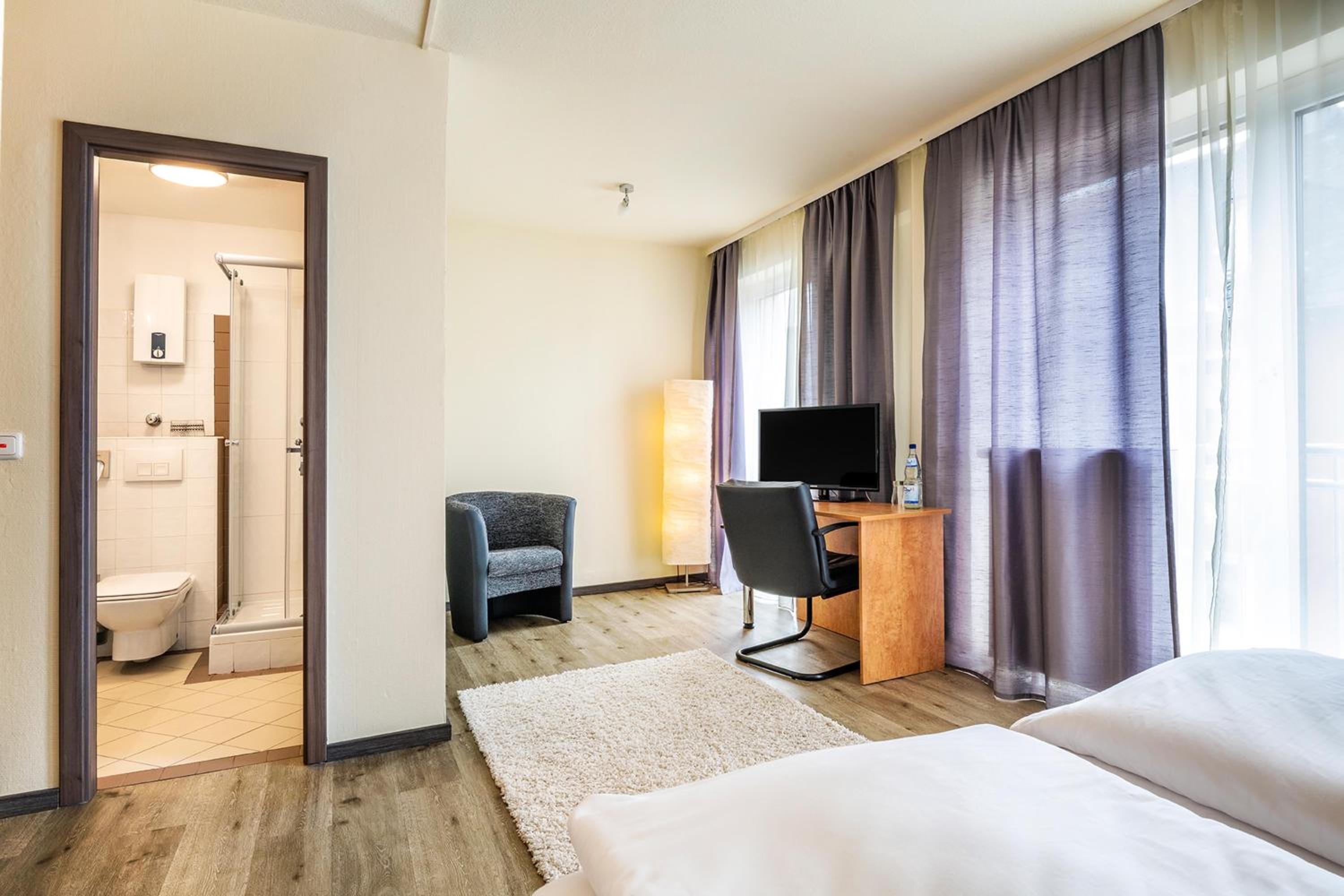 Double Room - Photo 10