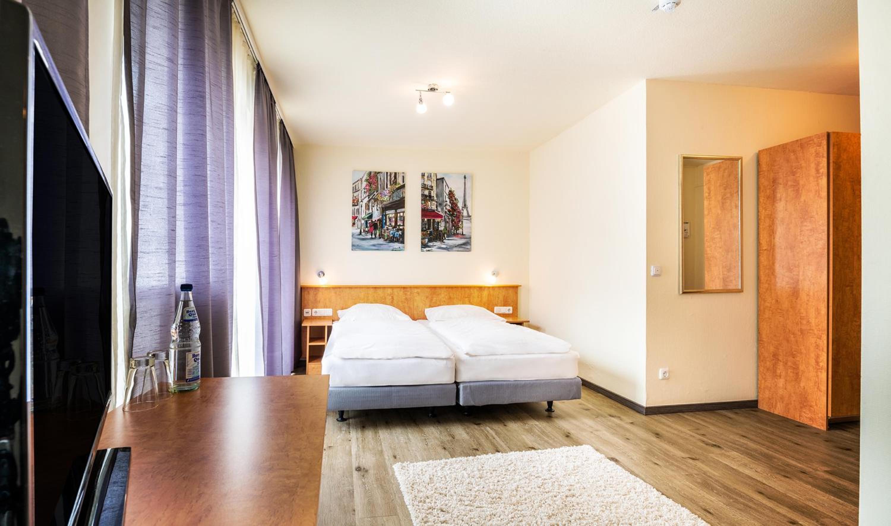 Double Room - Photo 12