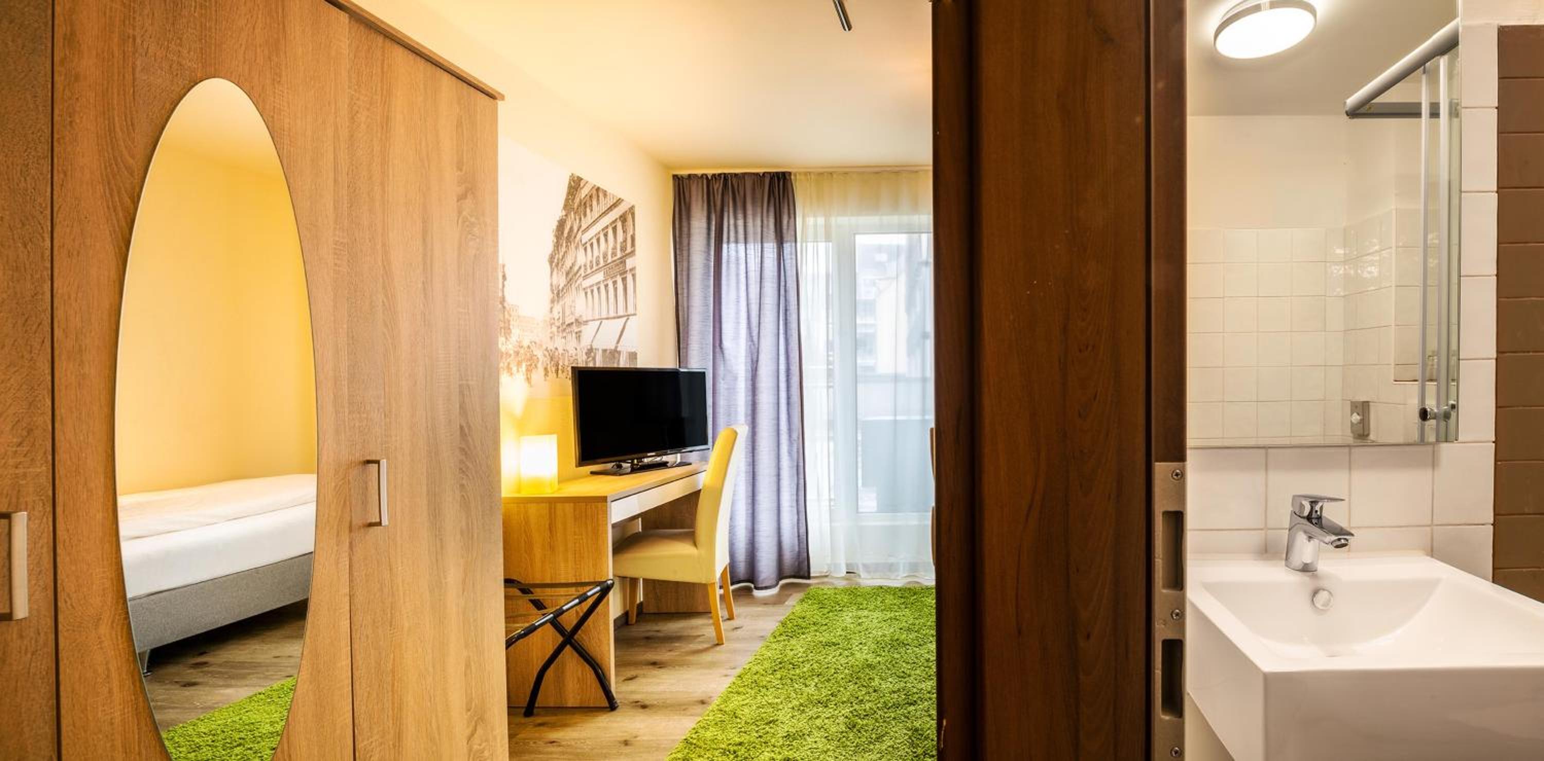 Double Room - Photo 8