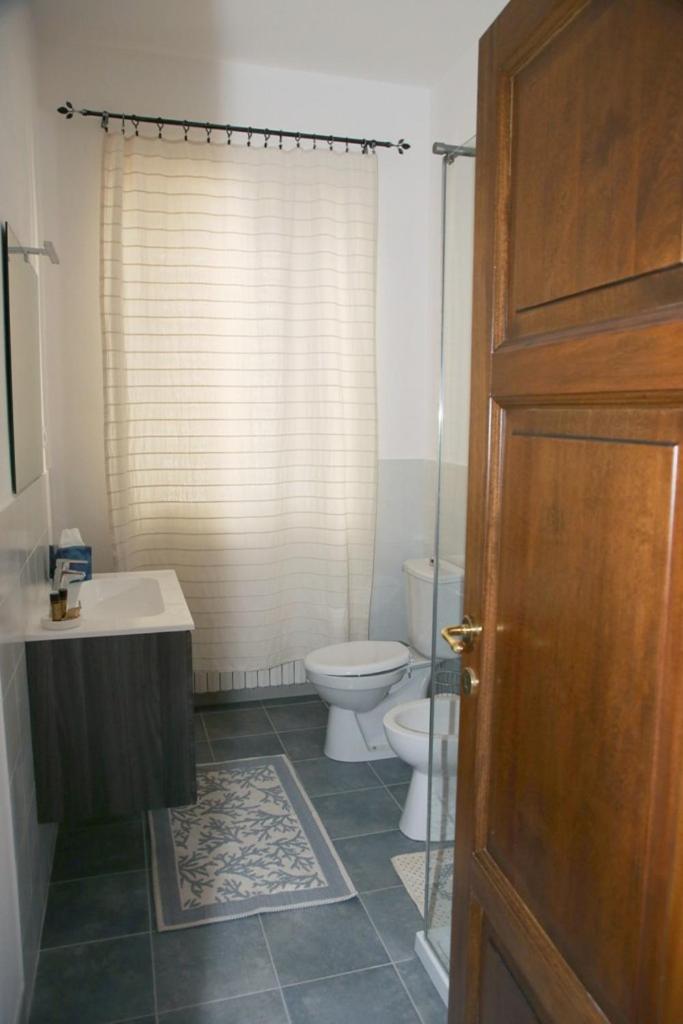 Double Room with Private Bathroom - Photo 2