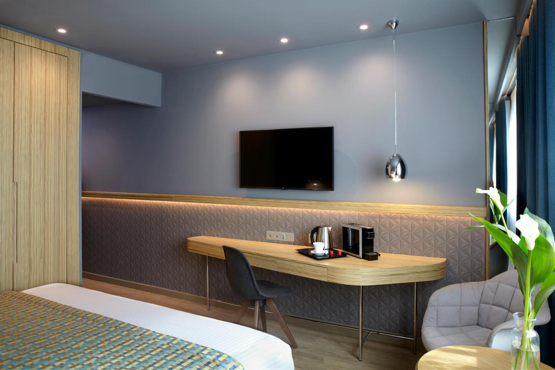 Standard Double Room with City View - Photo 4