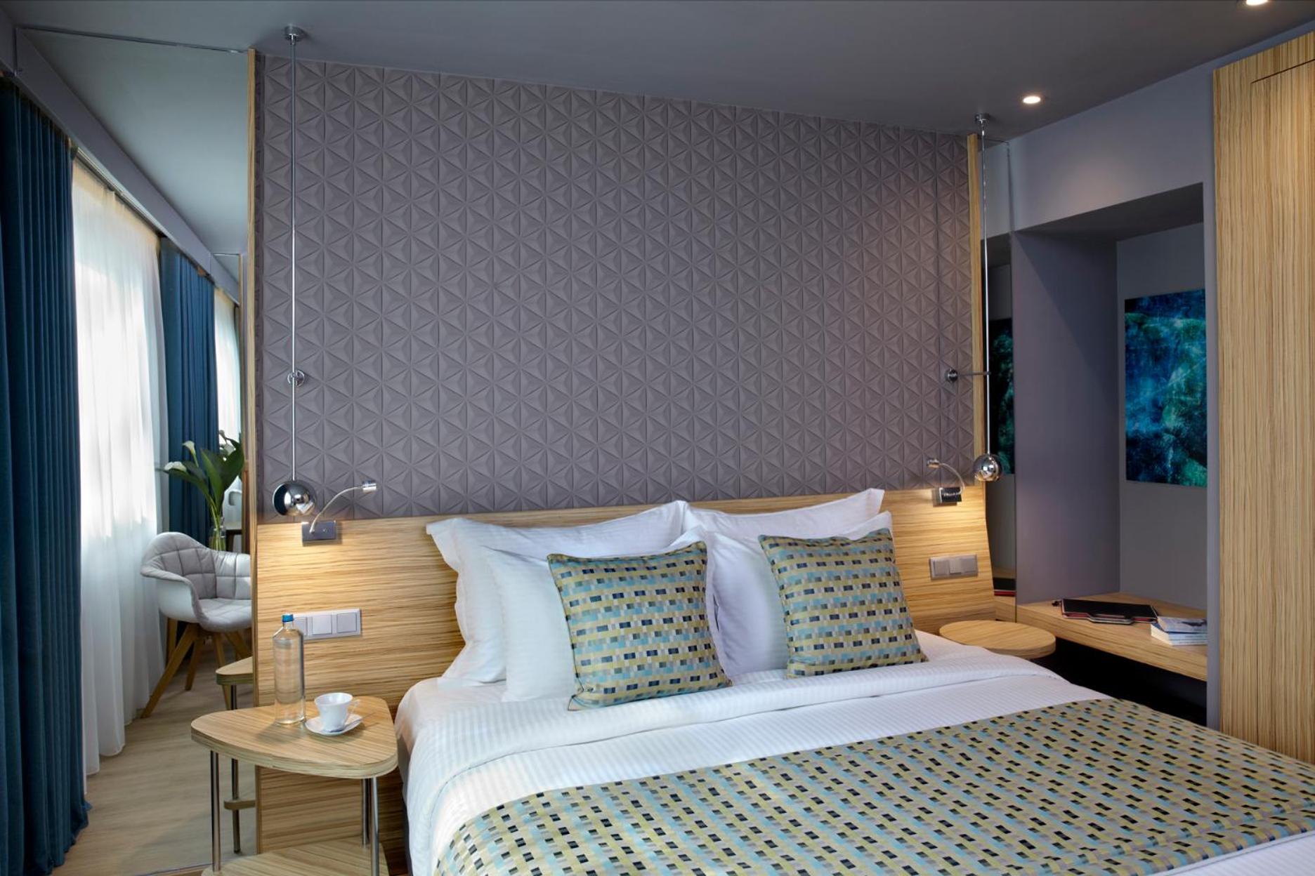 Standard Double Room with City View - Photo 3