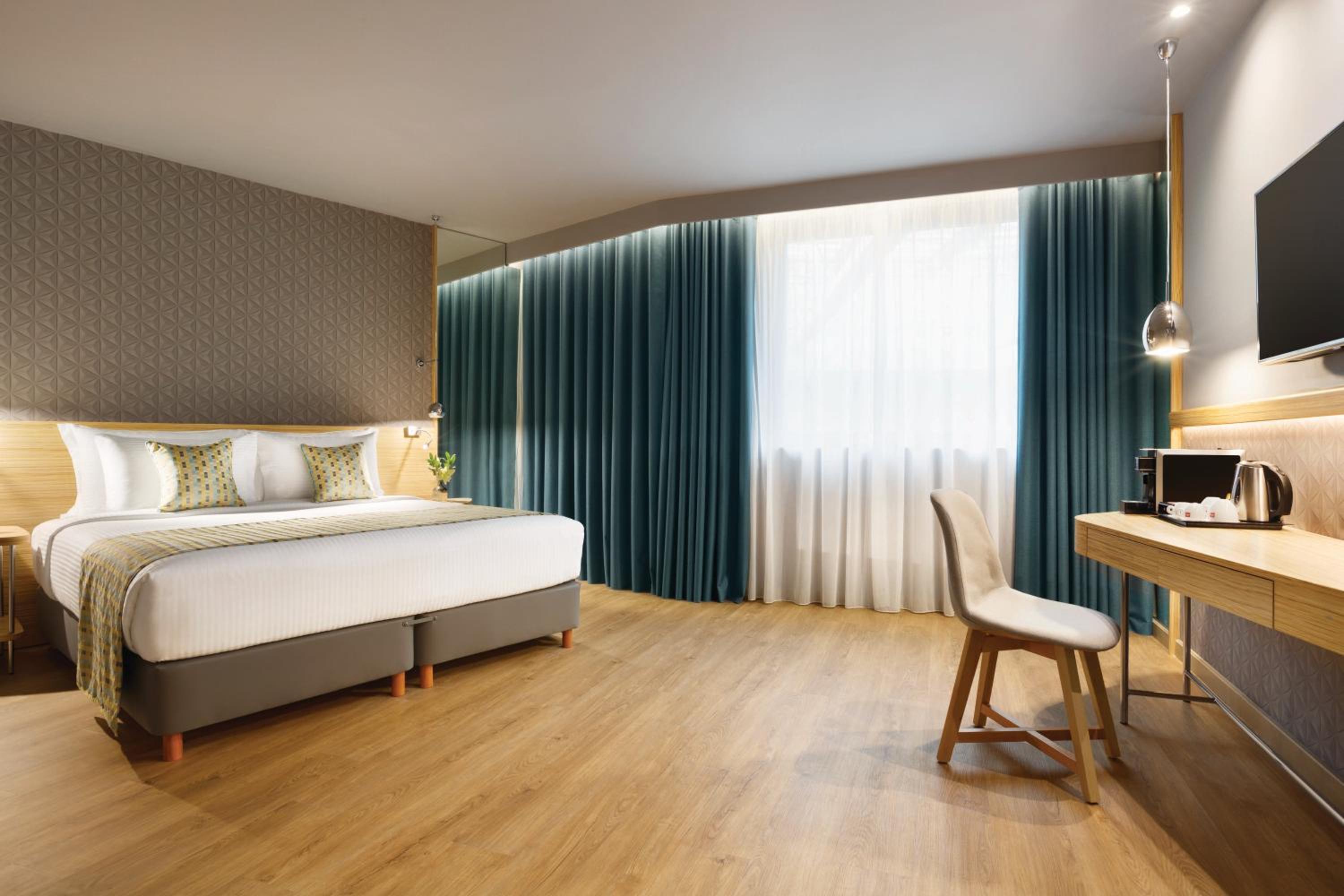 Standard Double Room with Atrium View - Photo 1