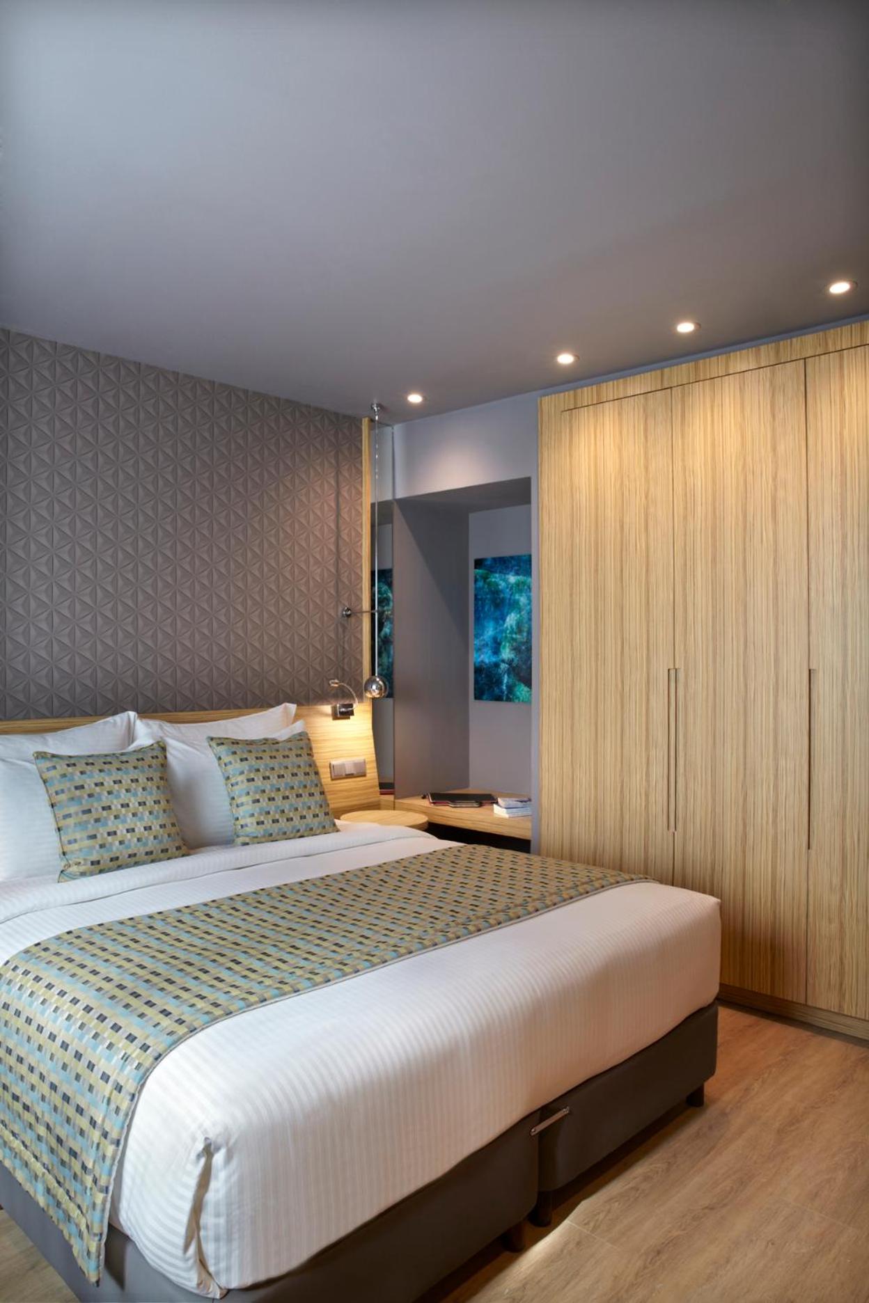 Standard Double Room with Atrium View - Photo 3