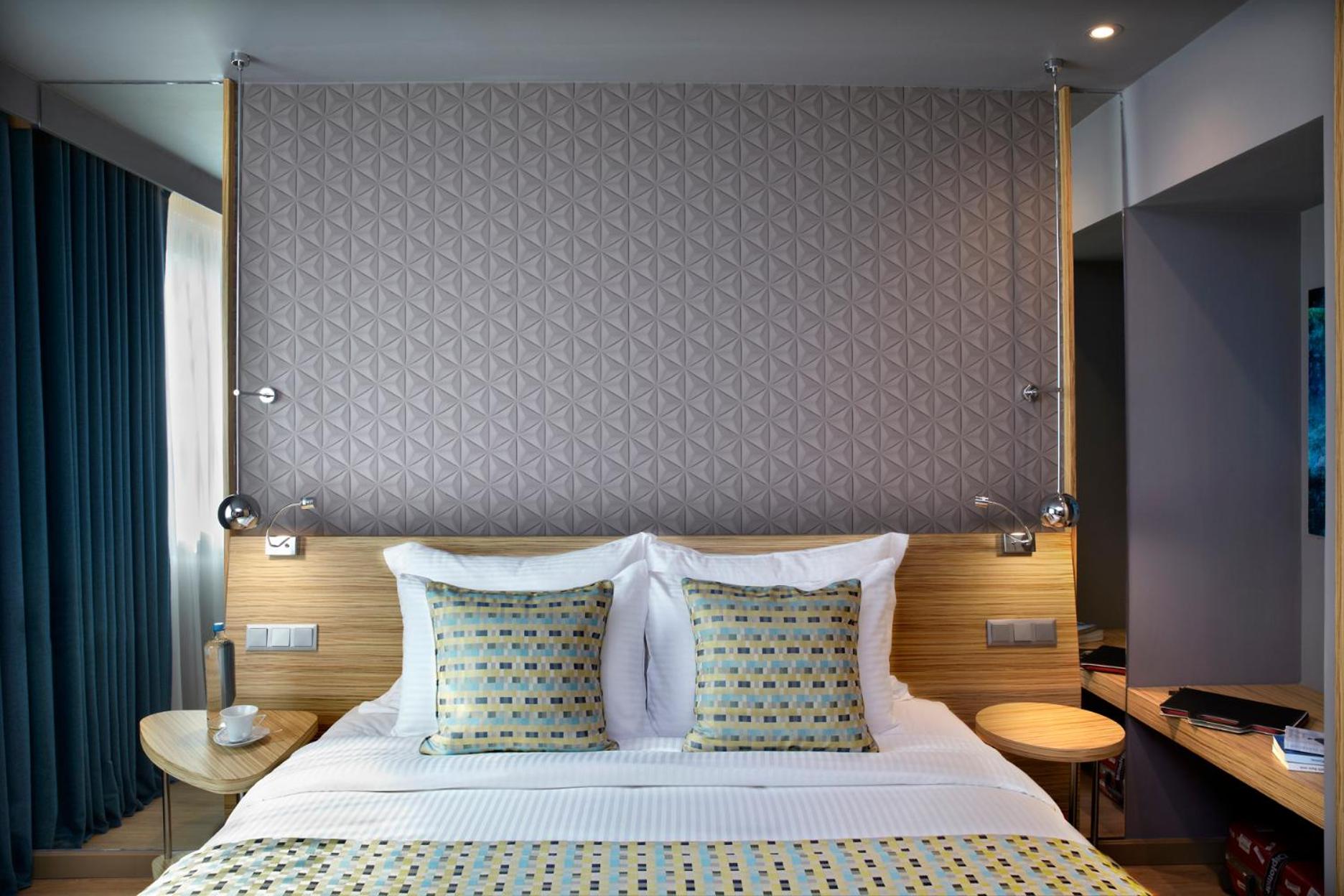 Standard Double Room with Atrium View - Photo 4