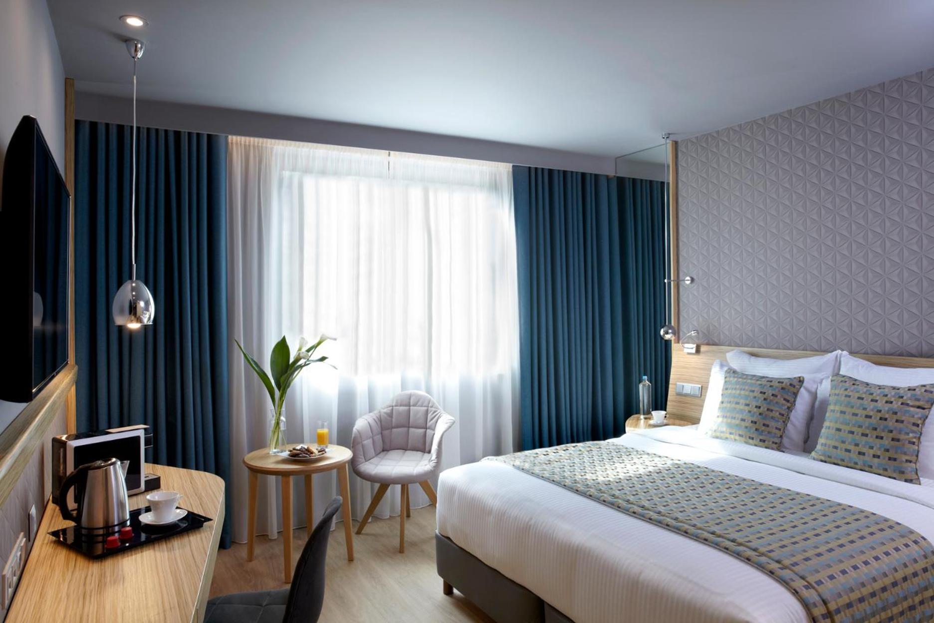 Standard Double Room with Atrium View - Photo 5
