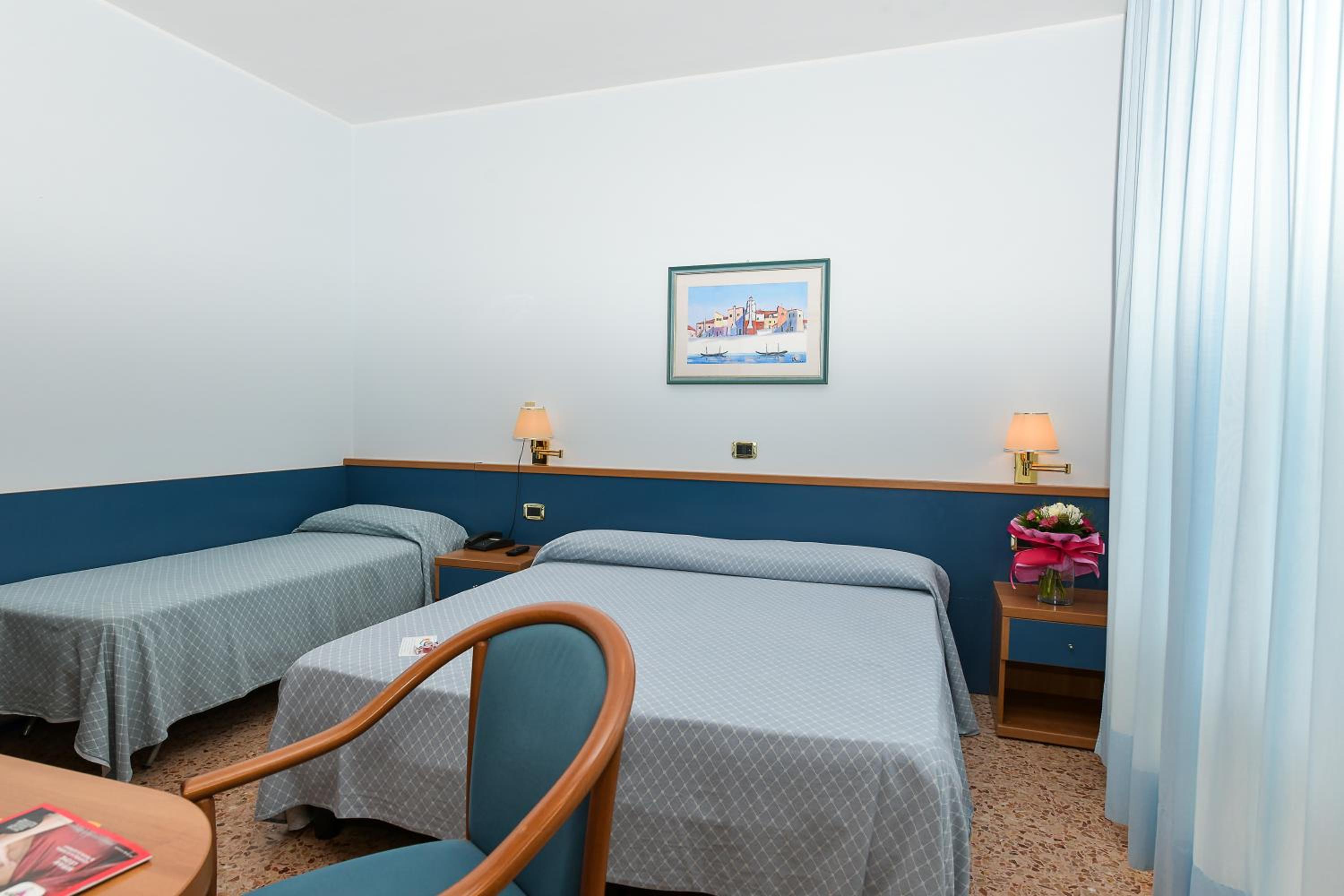 Triple Room with Balcony and Lateral Sea View
