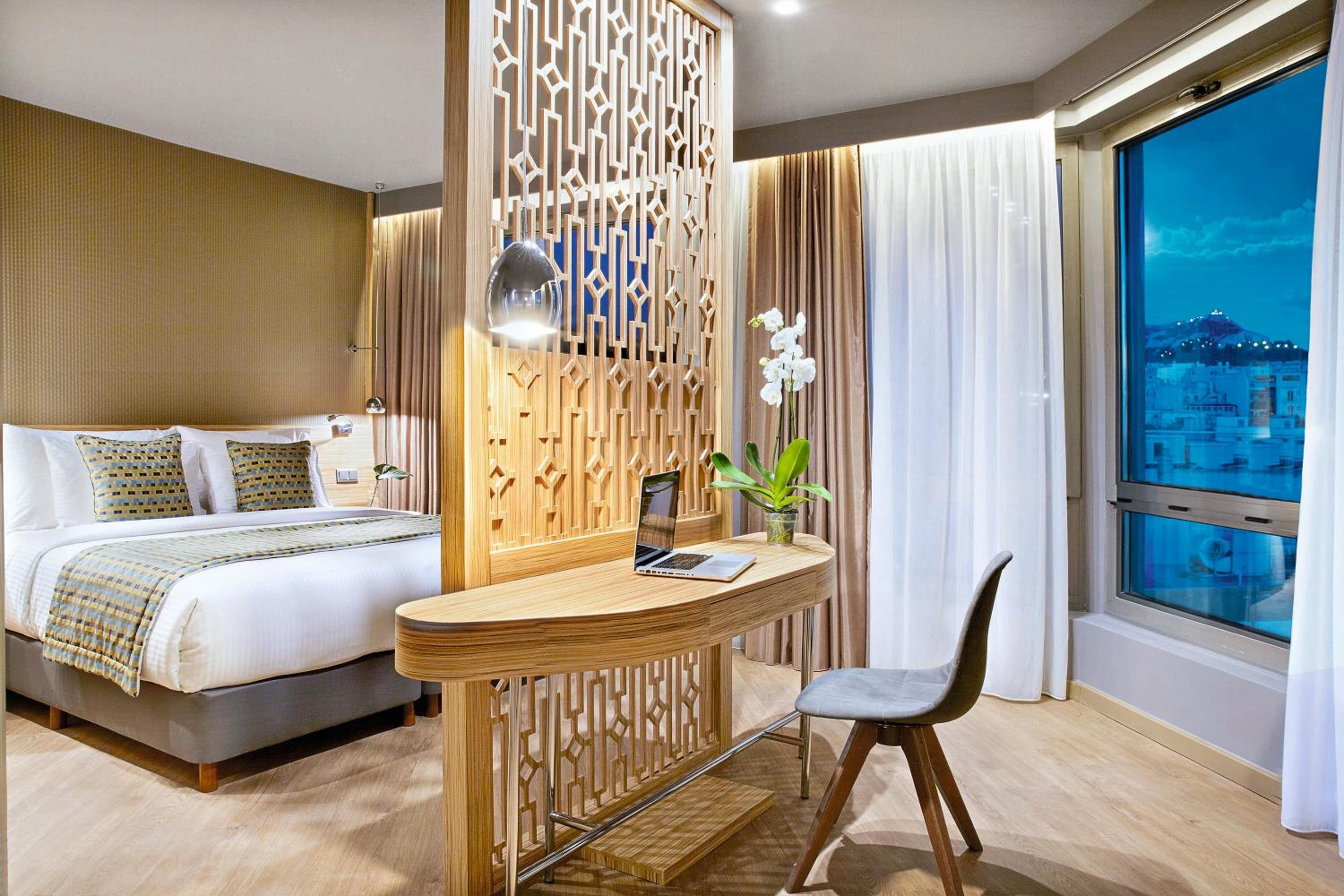 Junior Suite with City View - Photo 5