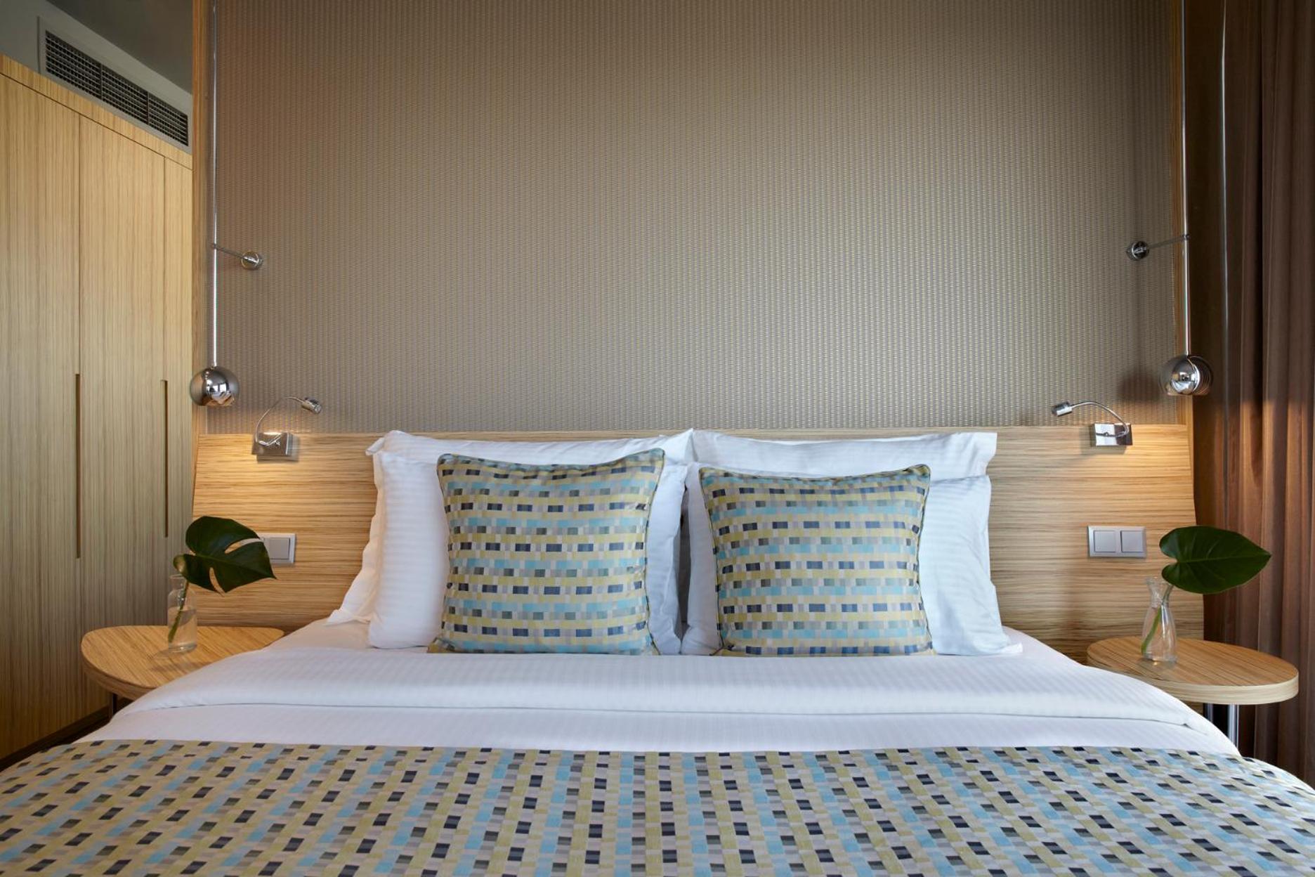 Junior Suite with City View - Photo 6