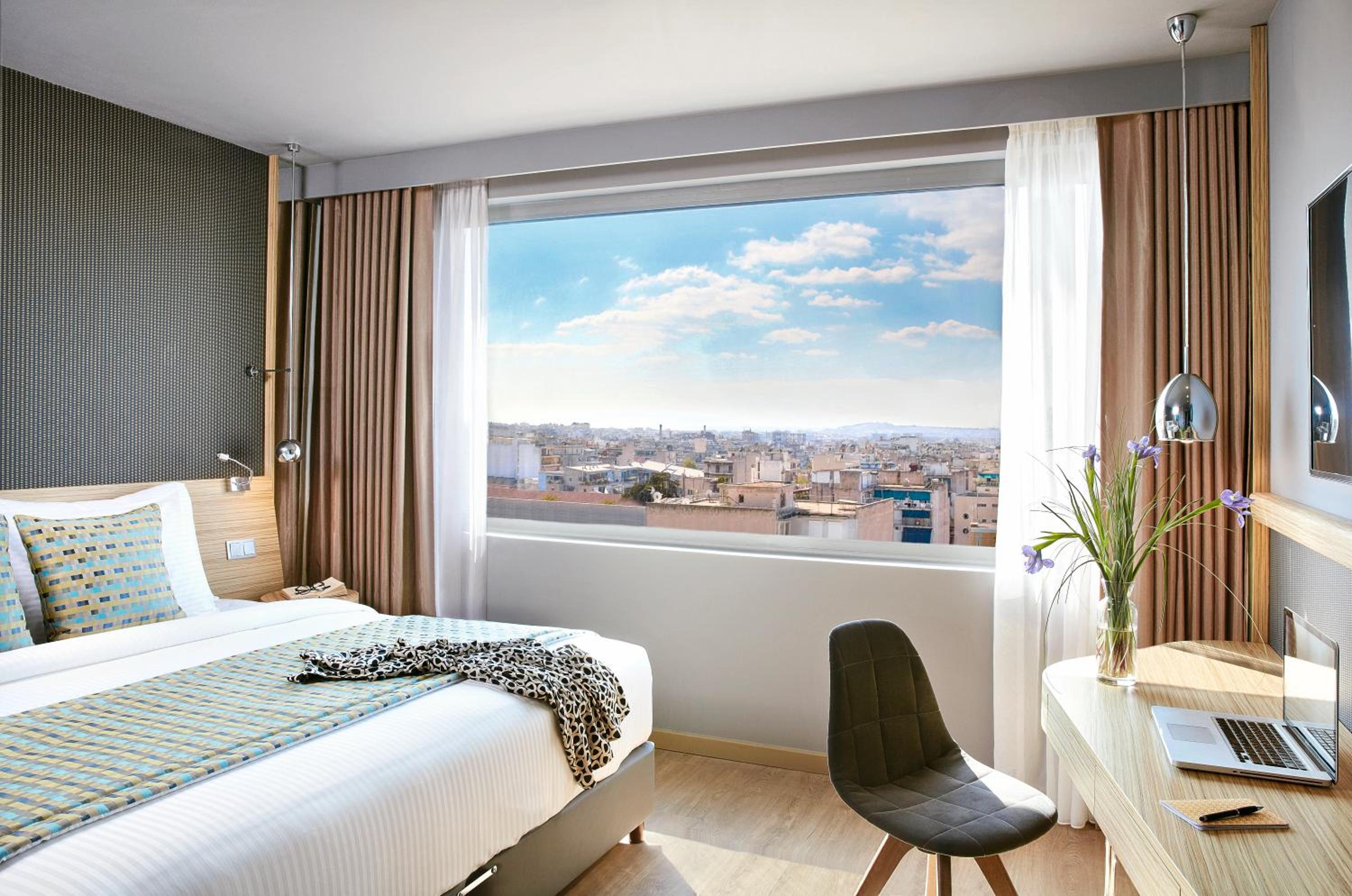 Executive Twin Room with City View - Photo 2
