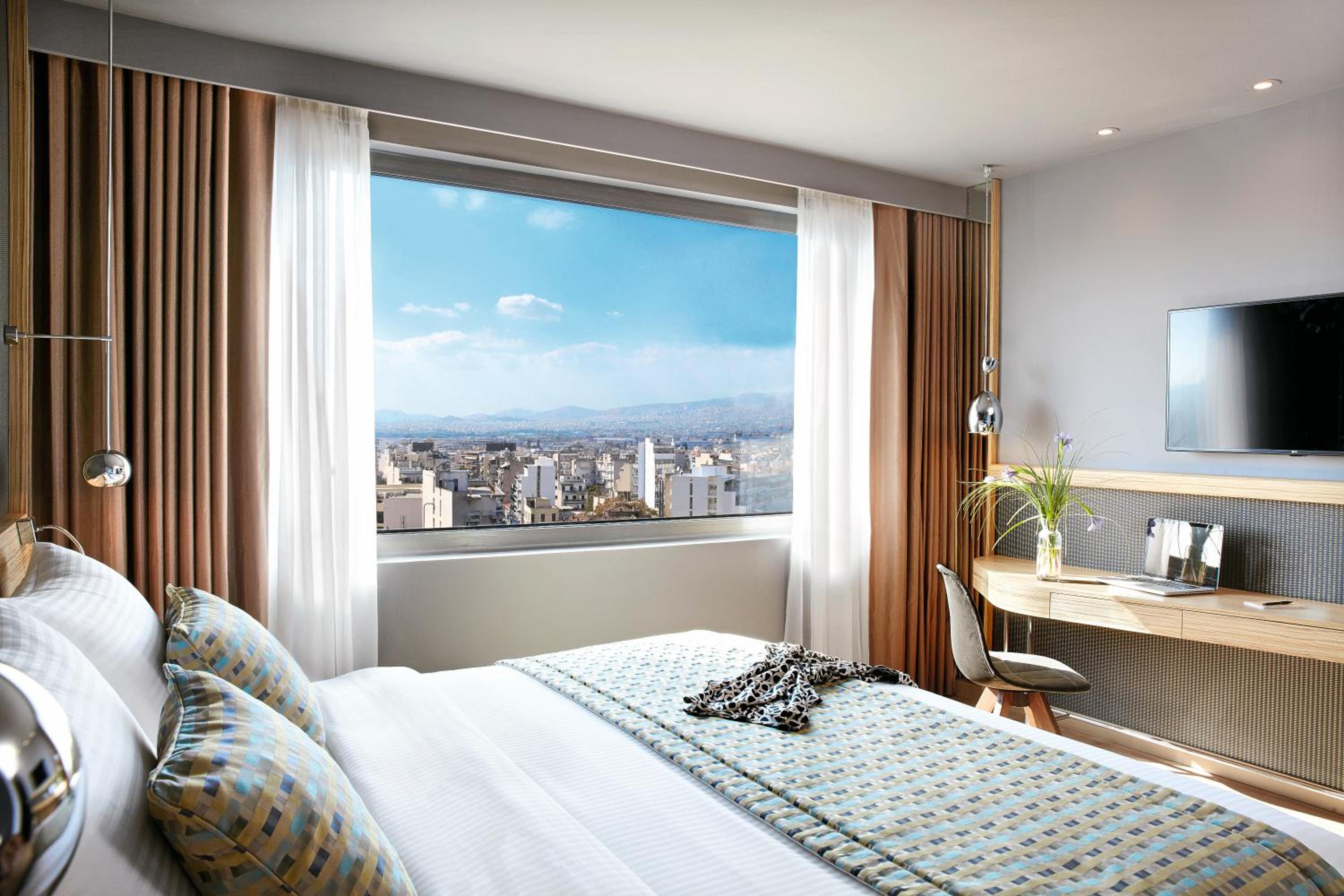Executive Suite with City View photo 2