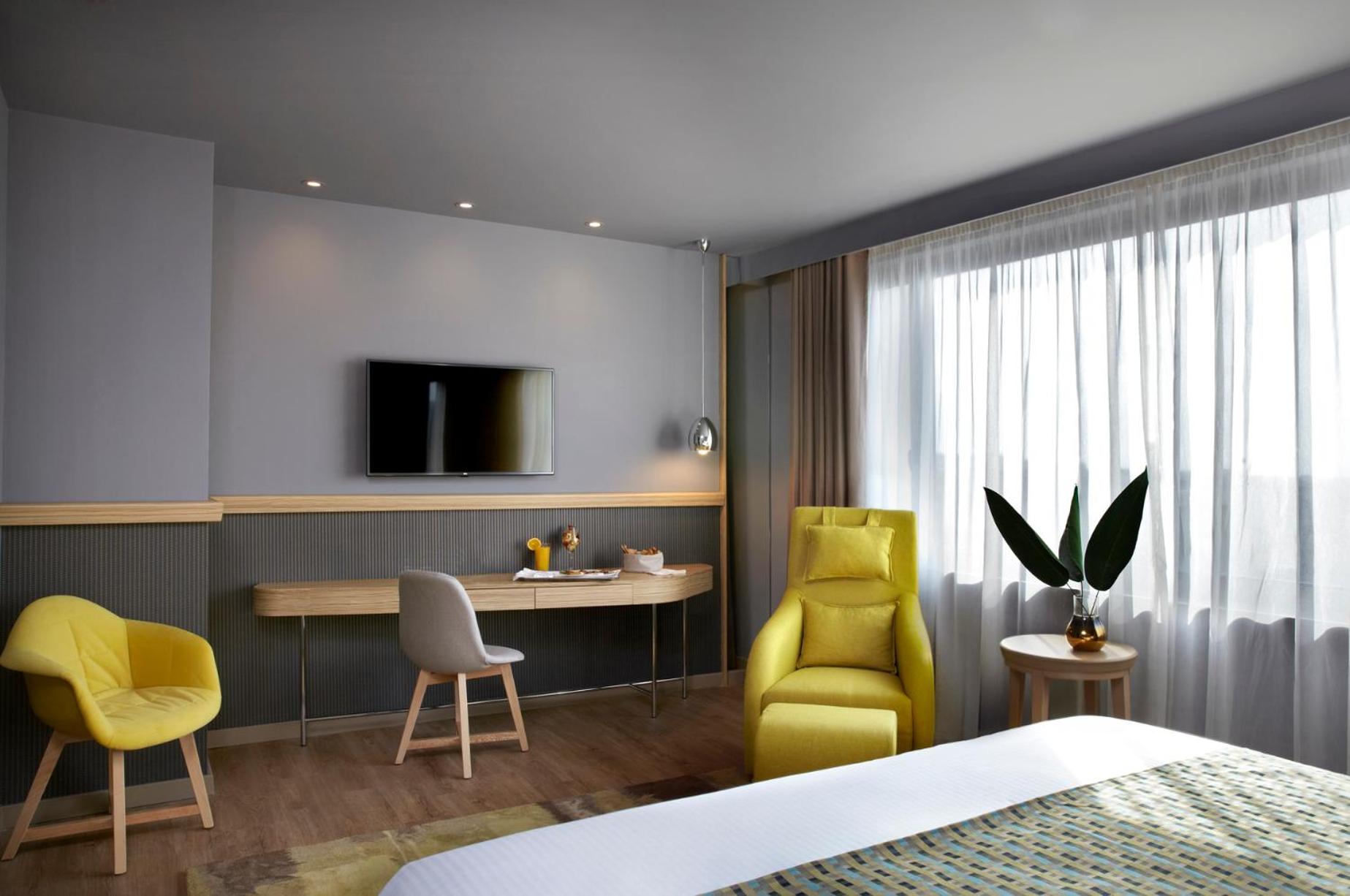 Standard Double Room with Atrium View - Photo 7