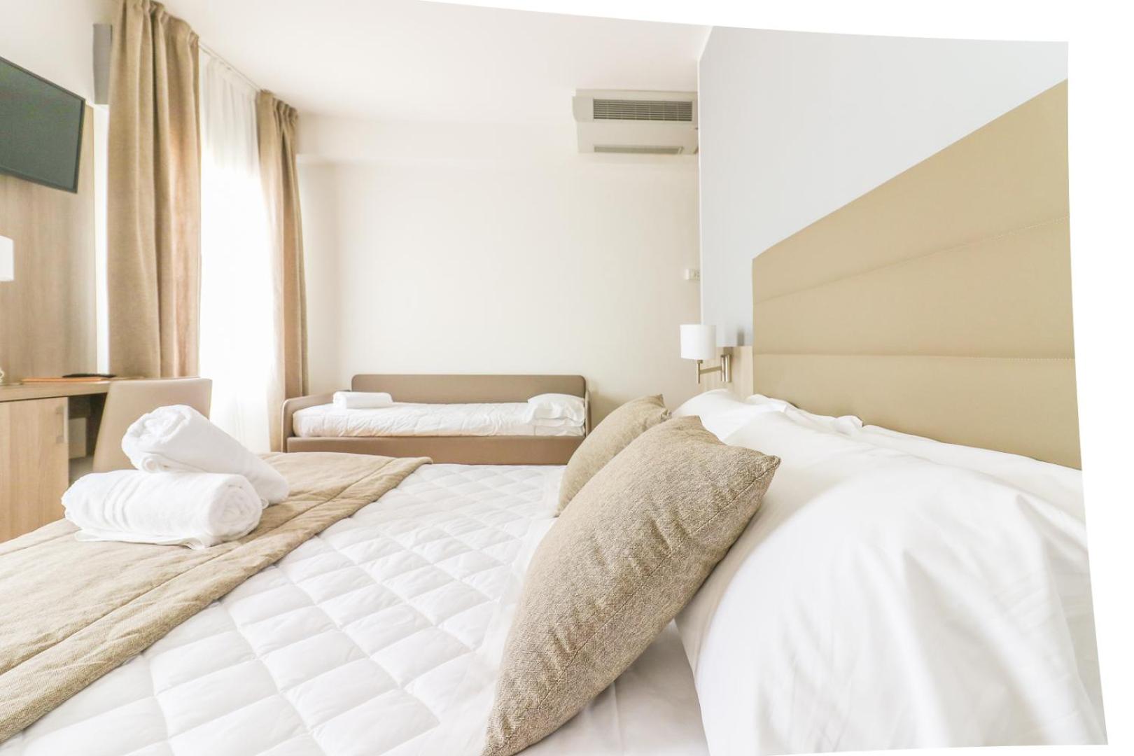 Deluxe Suite with Sea View photo 2