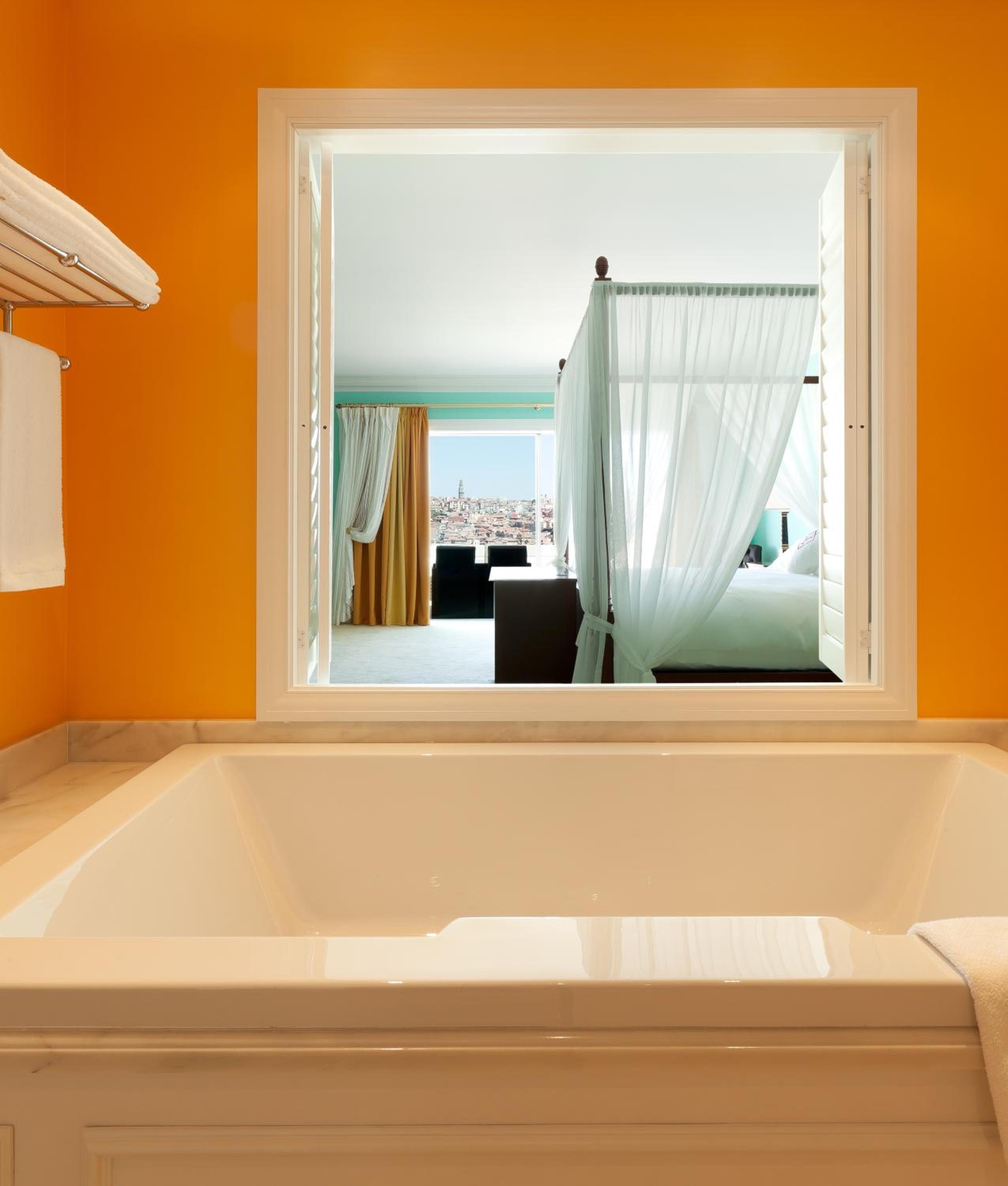 Deluxe Suite with Panoramic River View - Photo 3
