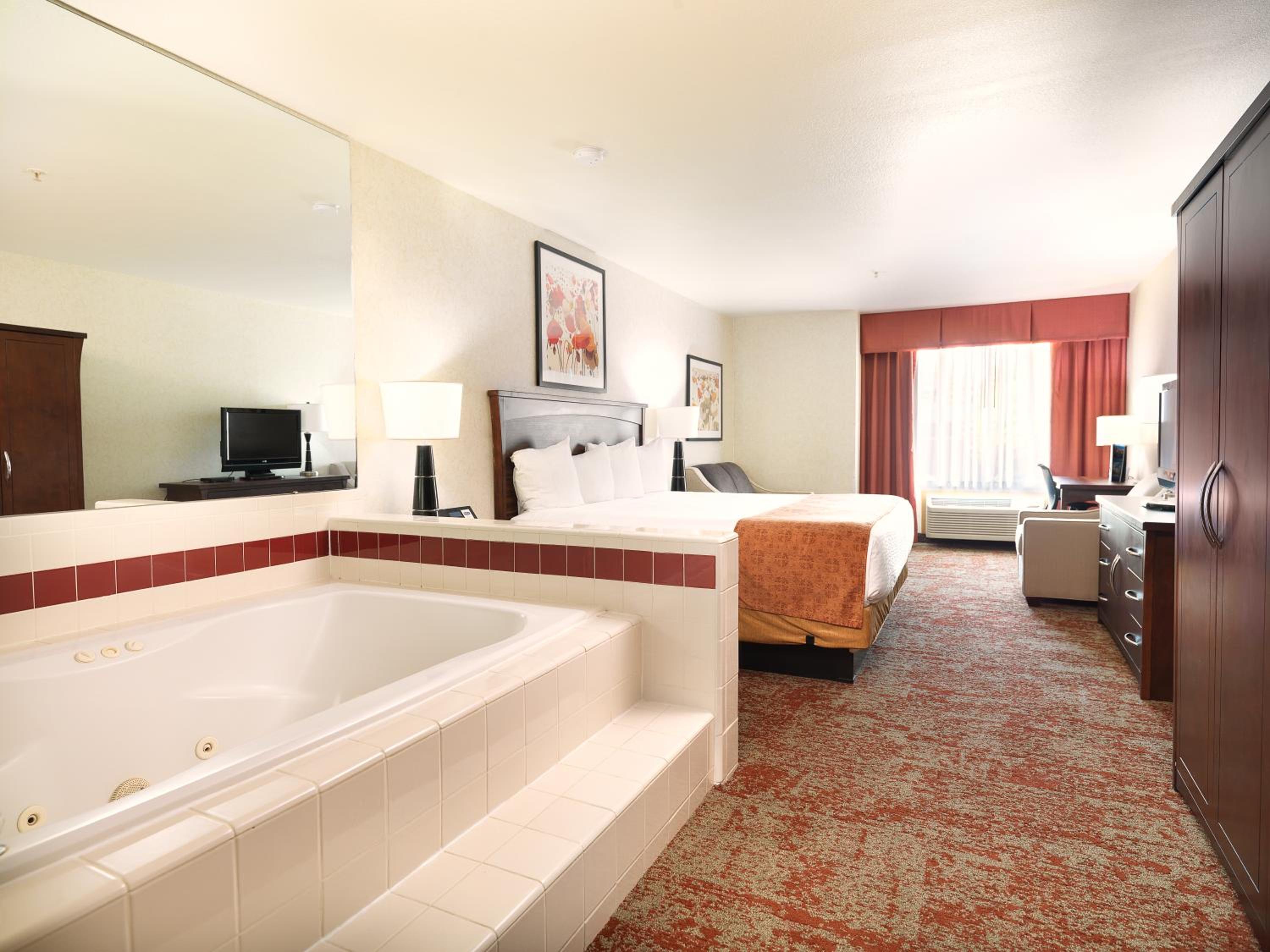 Standard King - Jetted Tub - Non Smoking - Photo 2