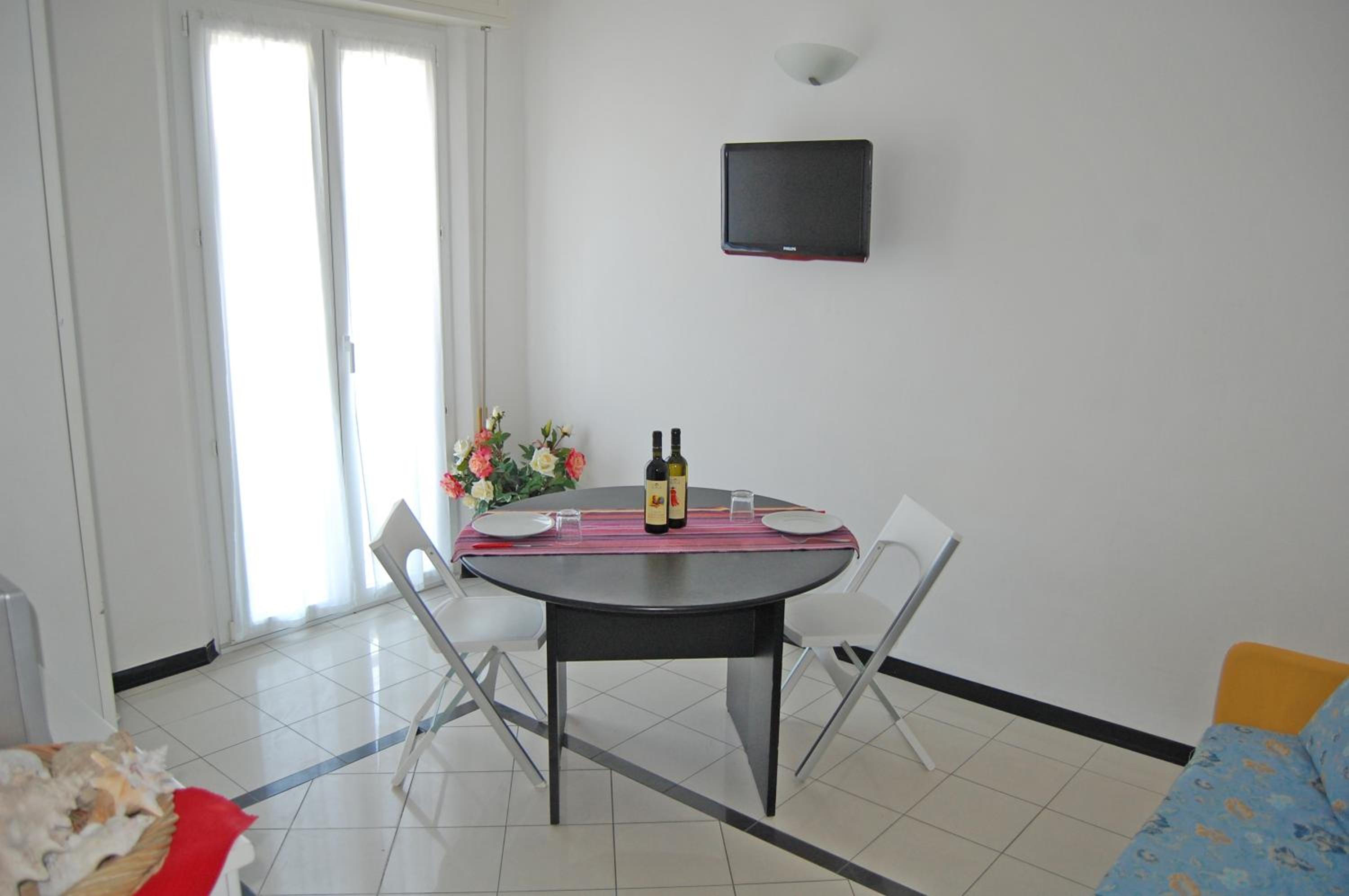 Apartment with Balcony photo 2
