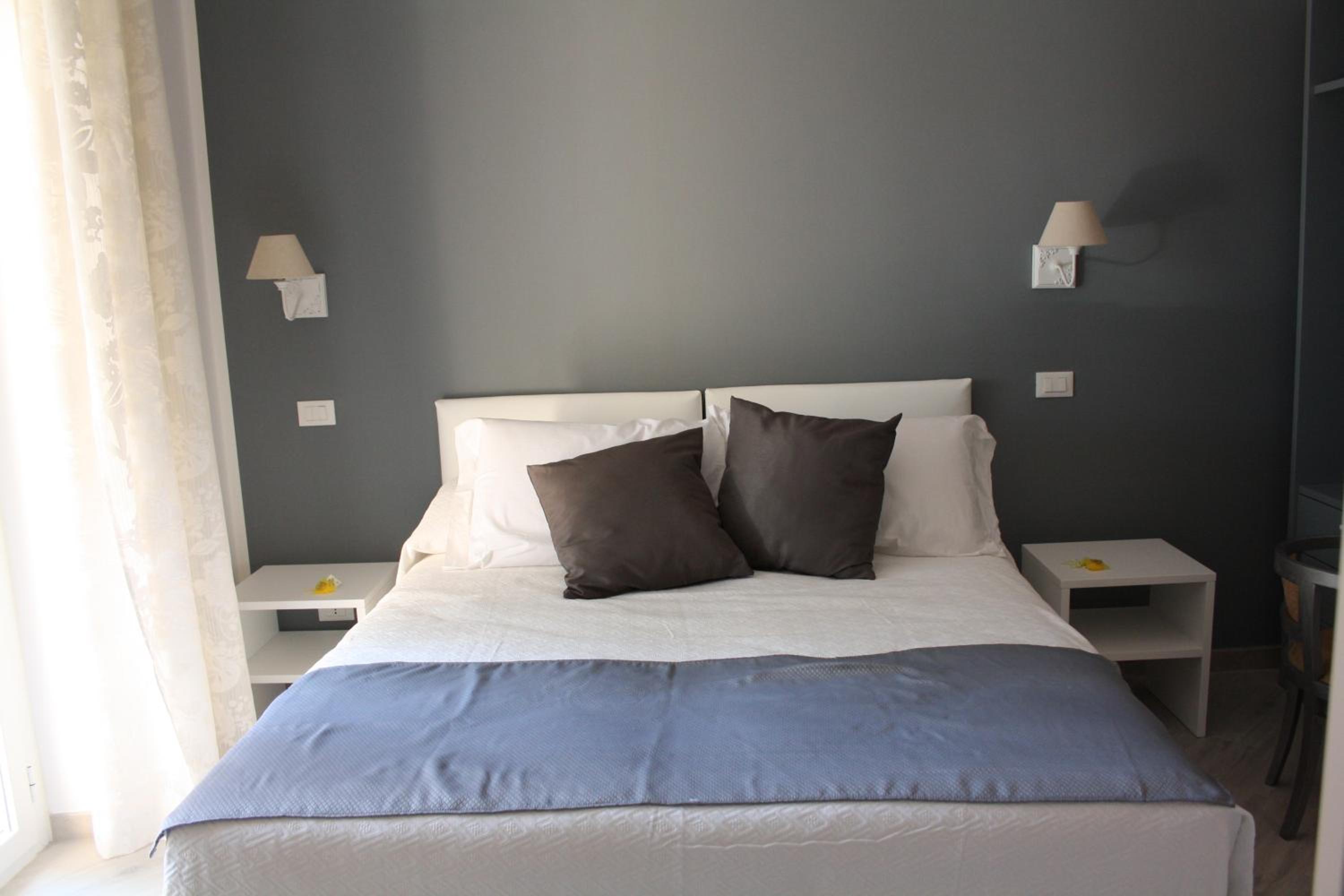 Double Room with Private Bathroom photo 1