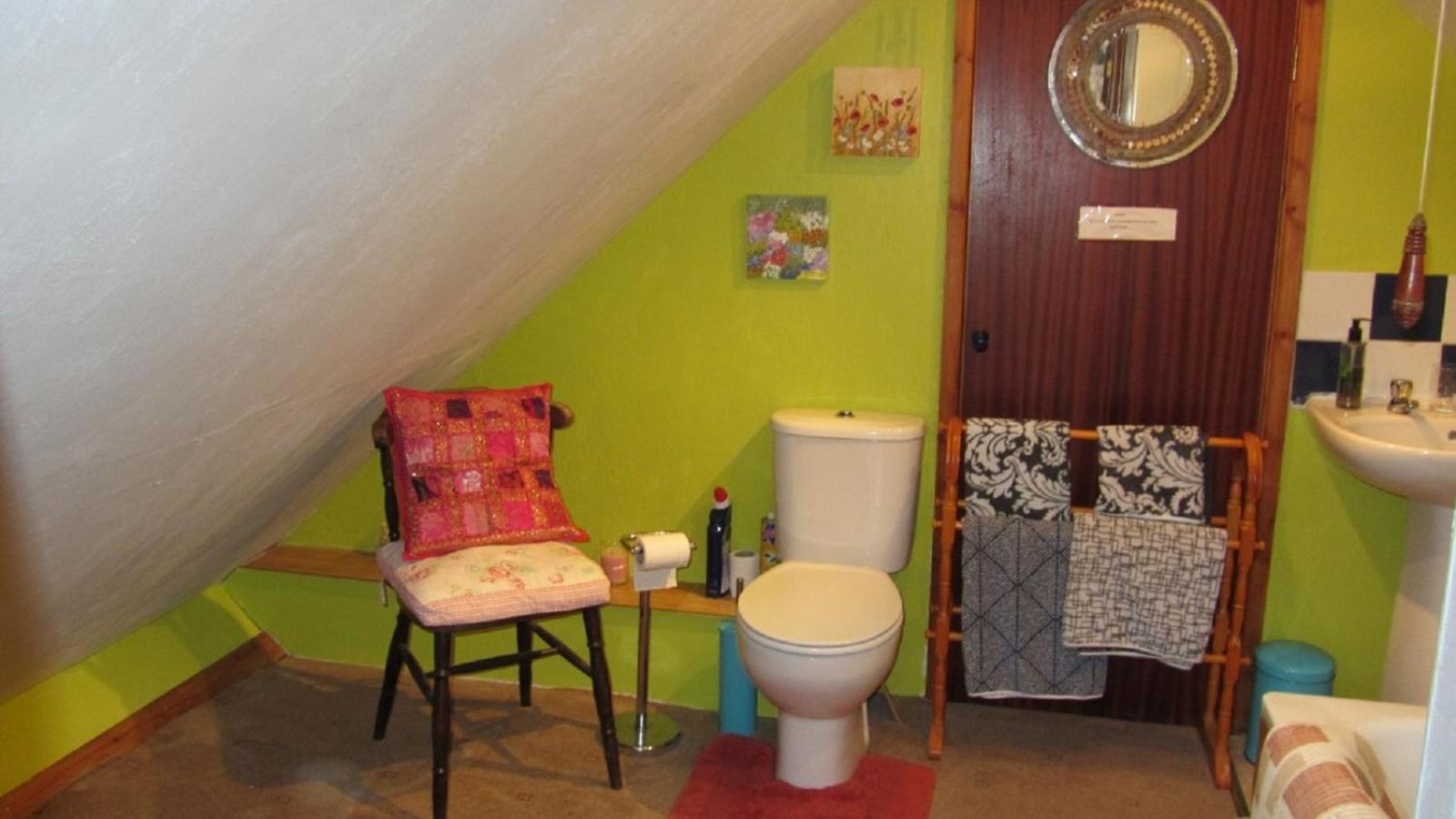 Budget Double Room - Attic - Photo 14