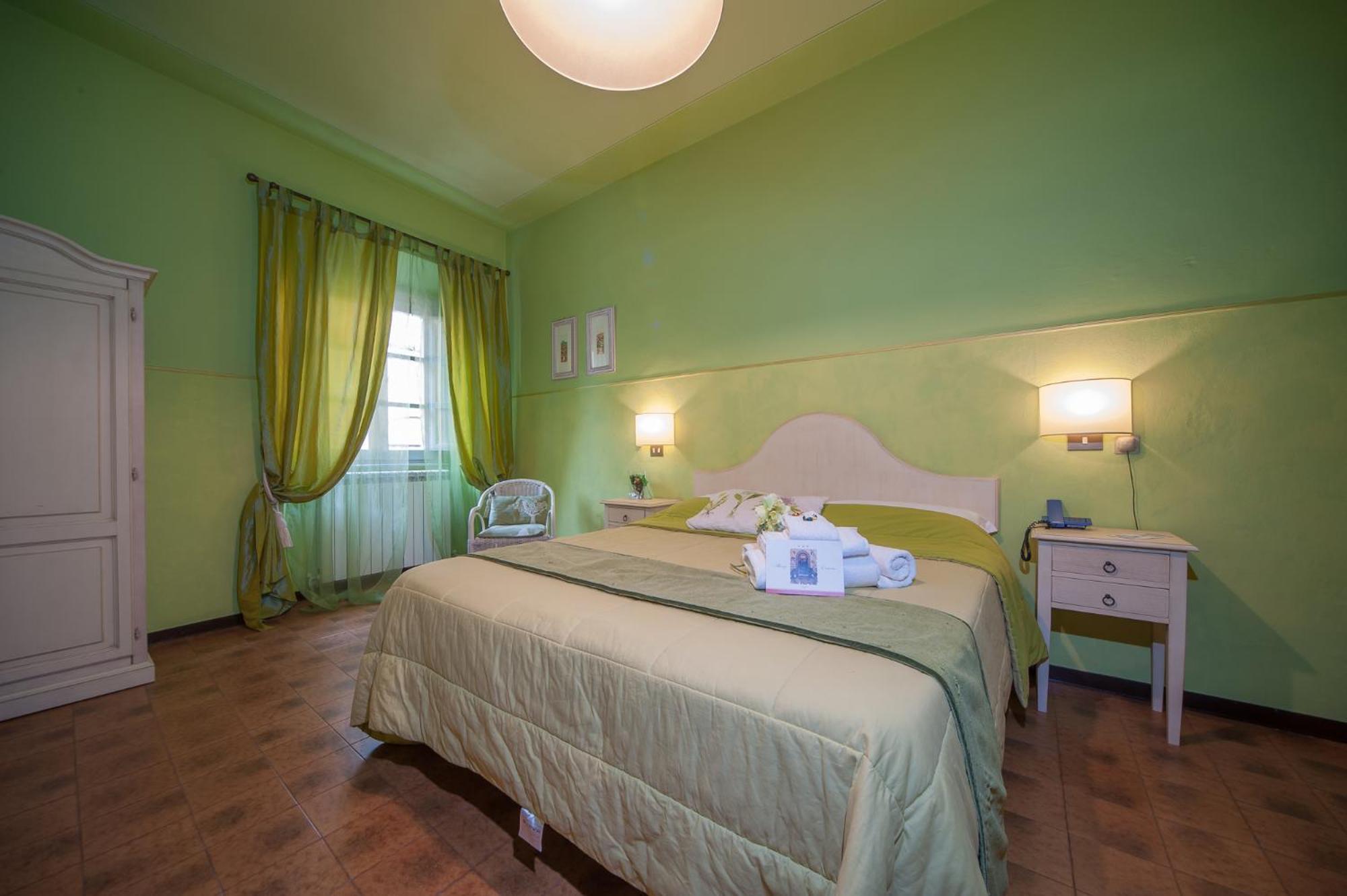 Standard Double Or Twin Room - Photo 5