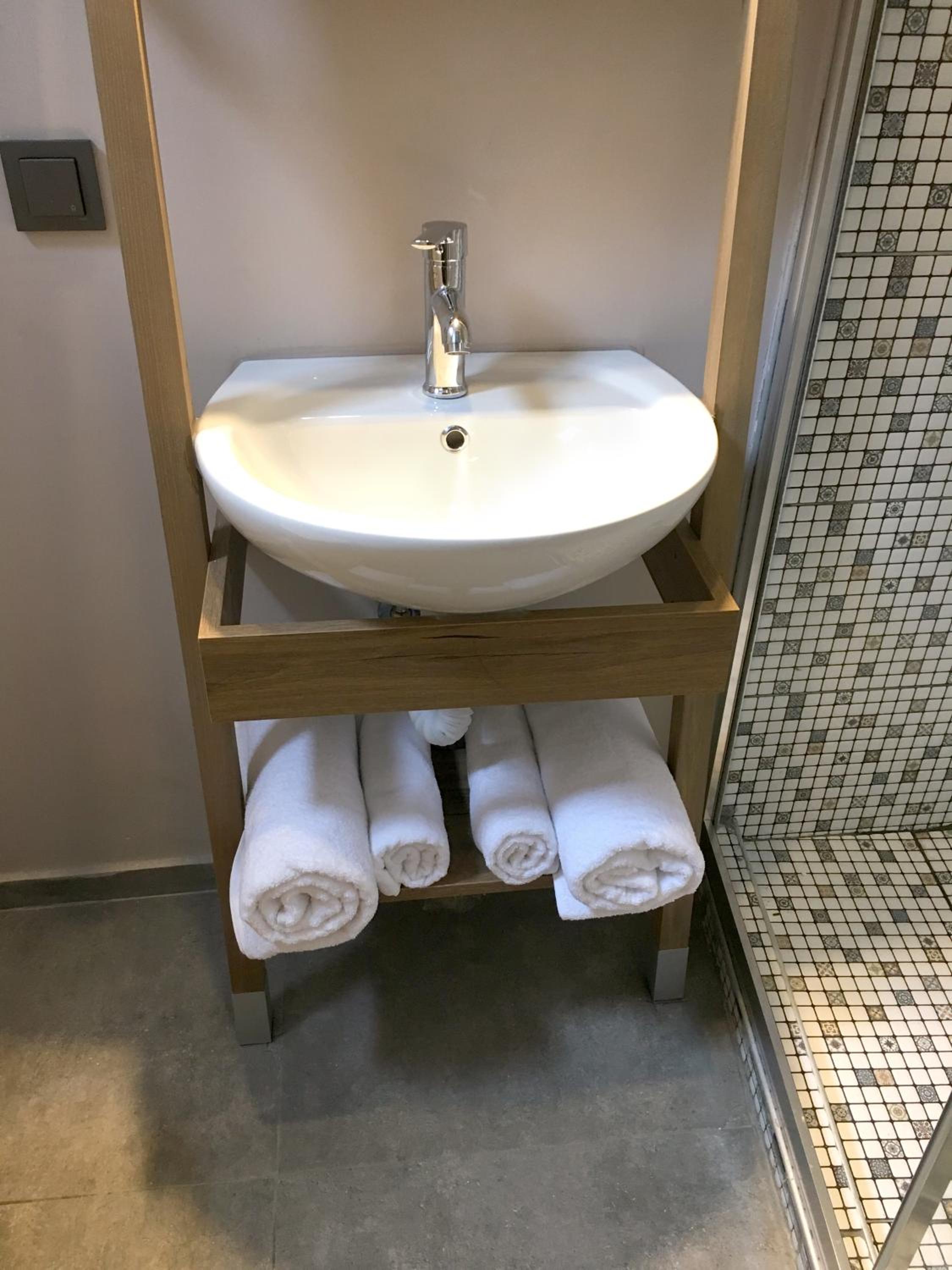 Budget Double Room photo 3