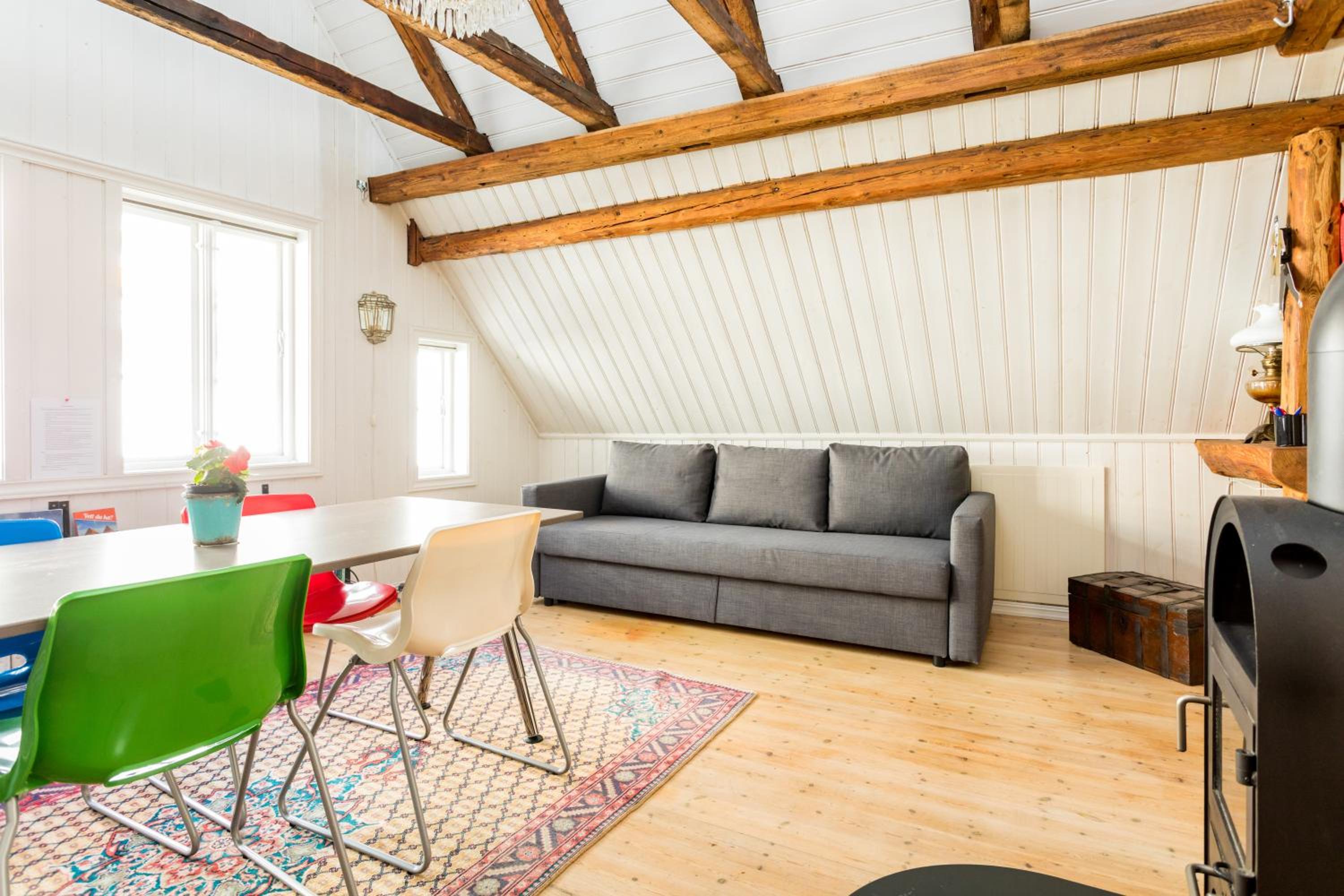 One-Bedroom Apartment - Photo 4