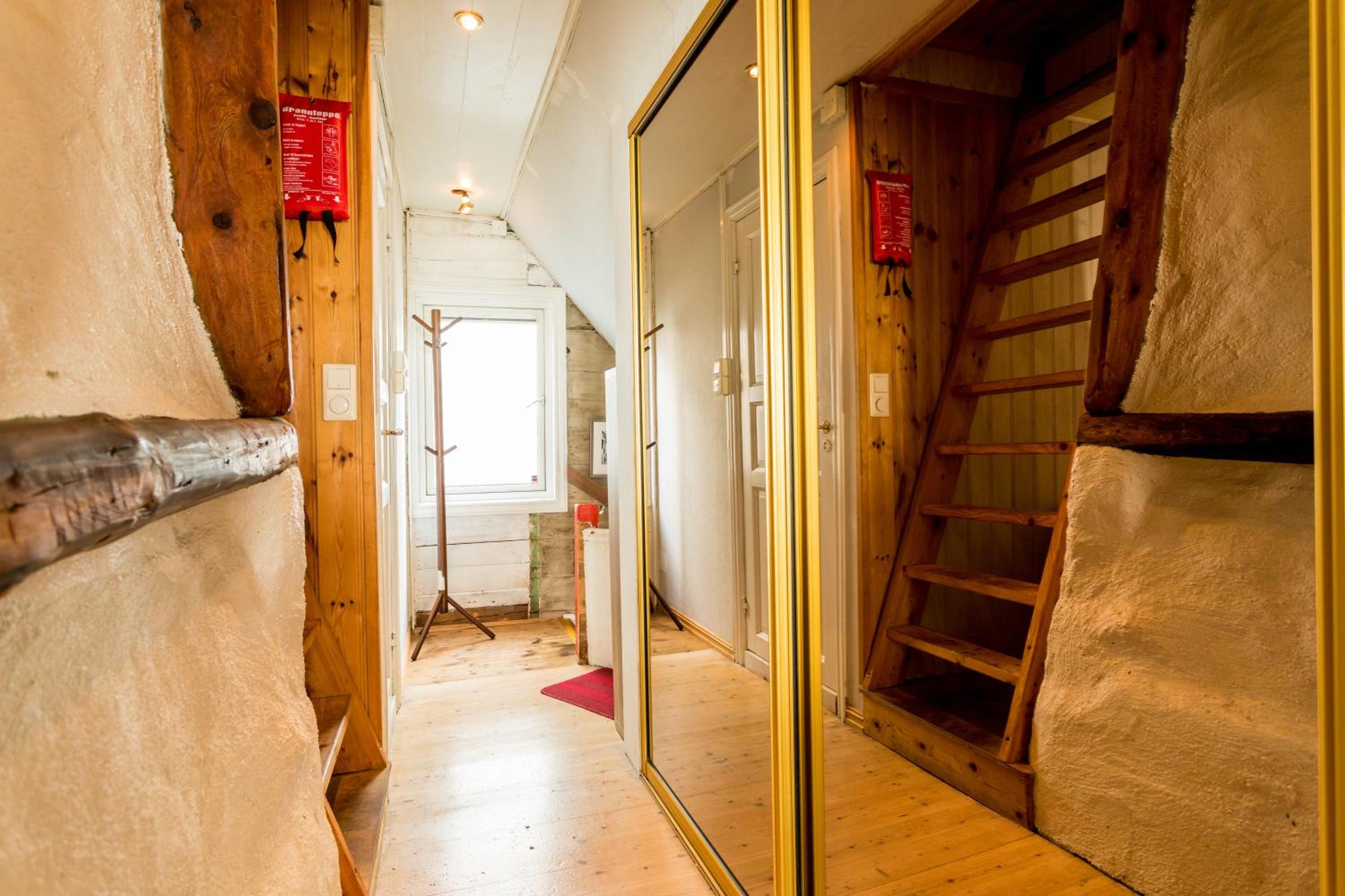 One-Bedroom Apartment - Photo 5