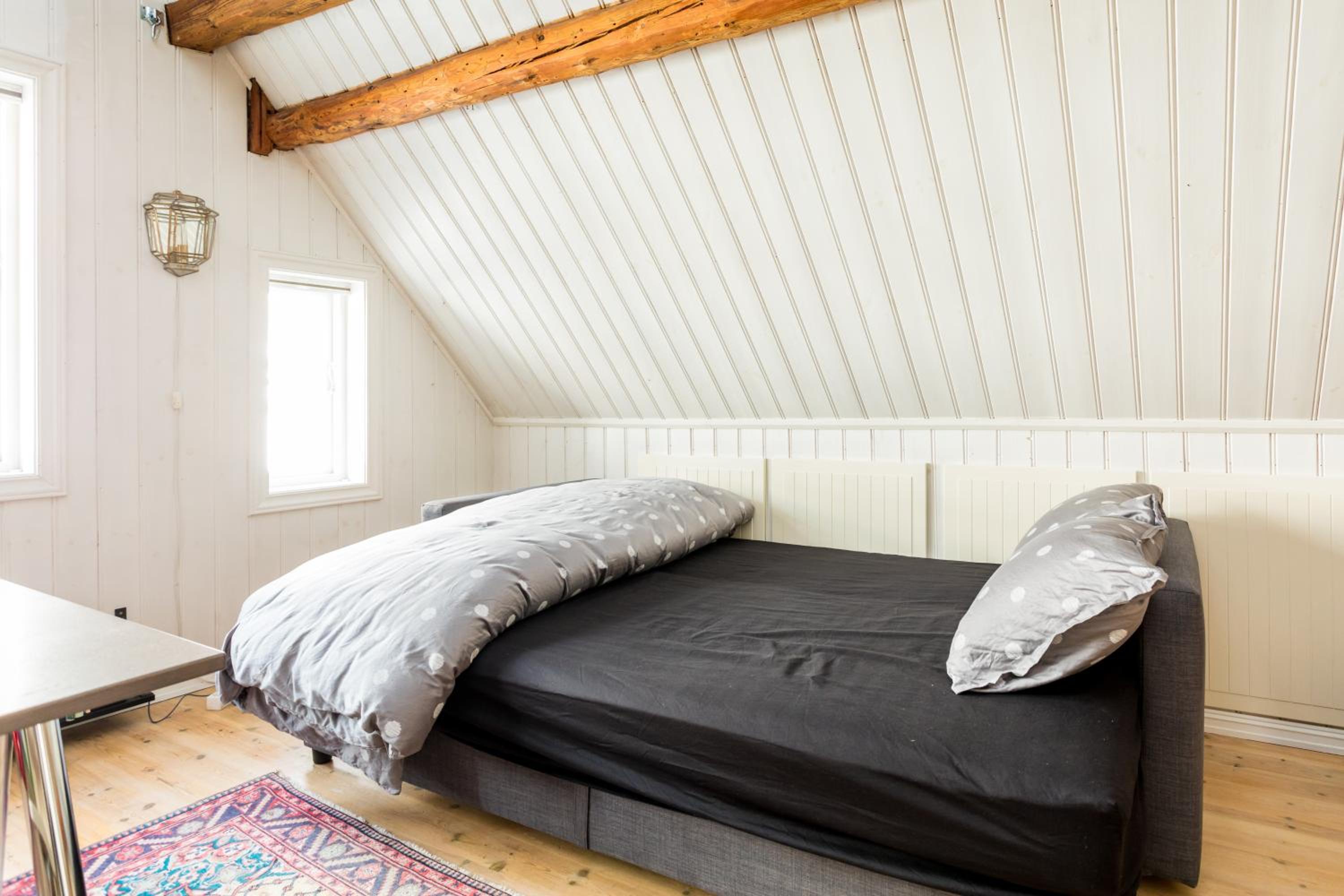 One-Bedroom Apartment - Photo 12