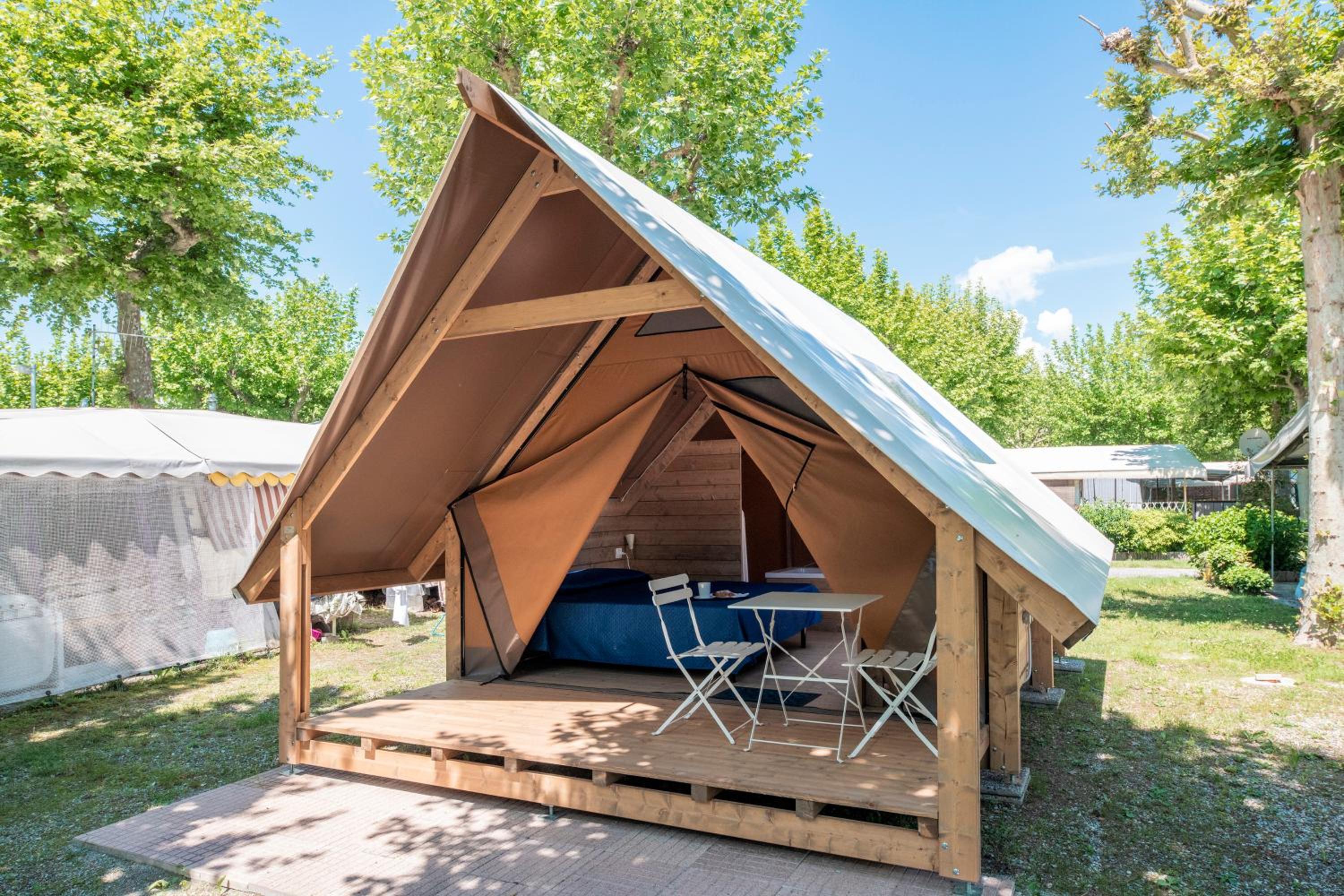 Deluxe Tent photo 2