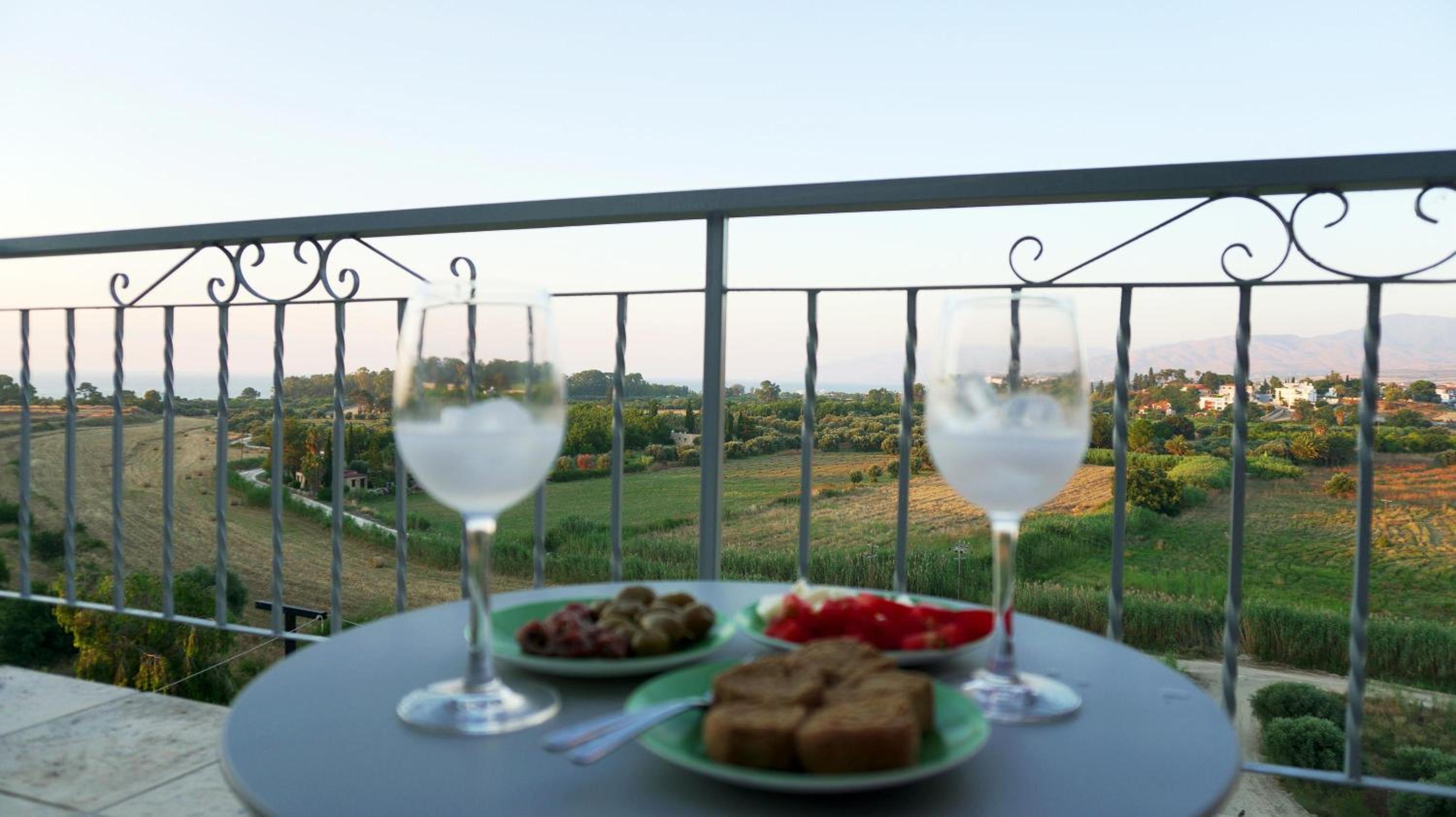 Apartment with Balcony photo 3