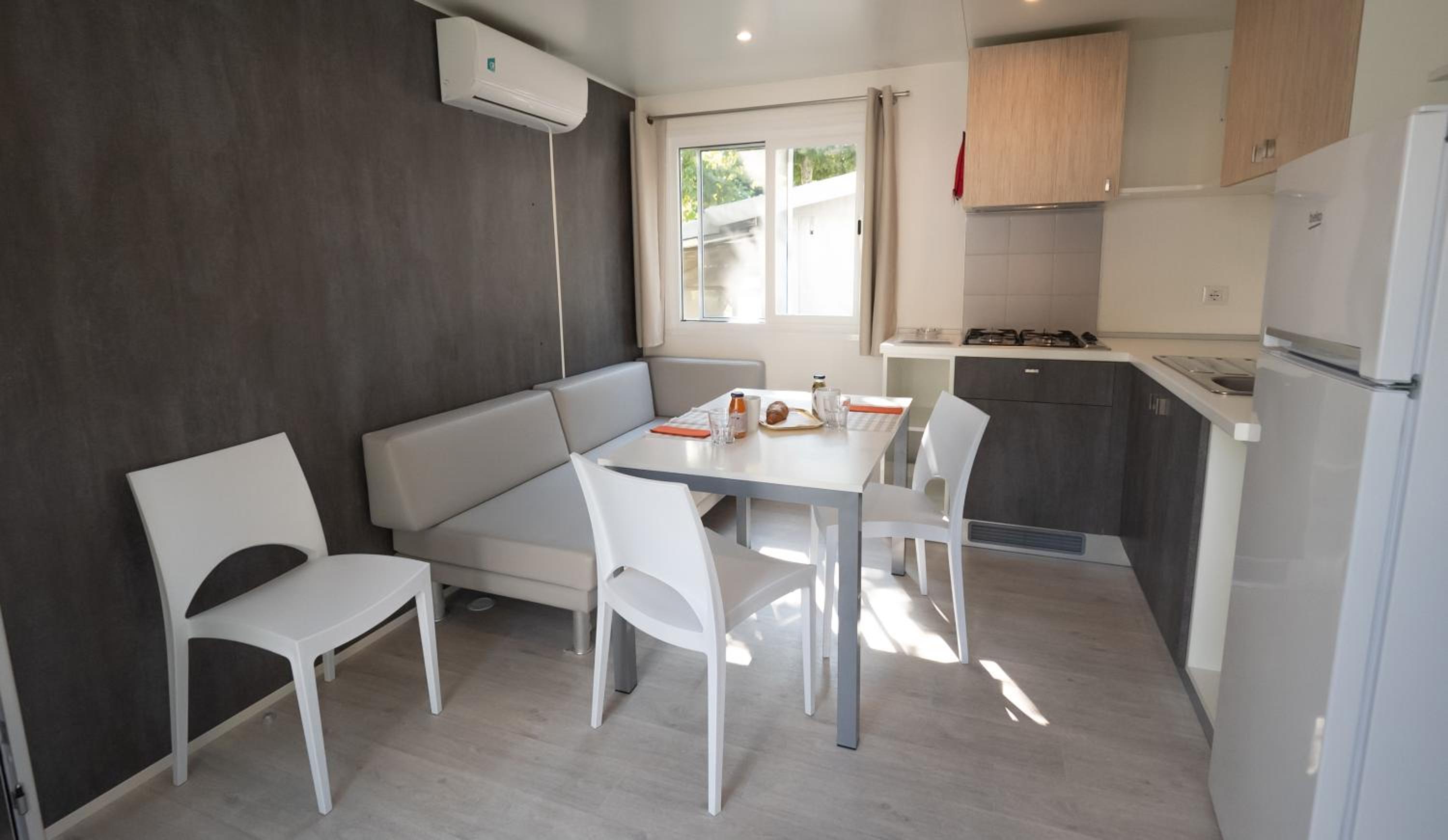 Deluxe Mobile Home photo 2