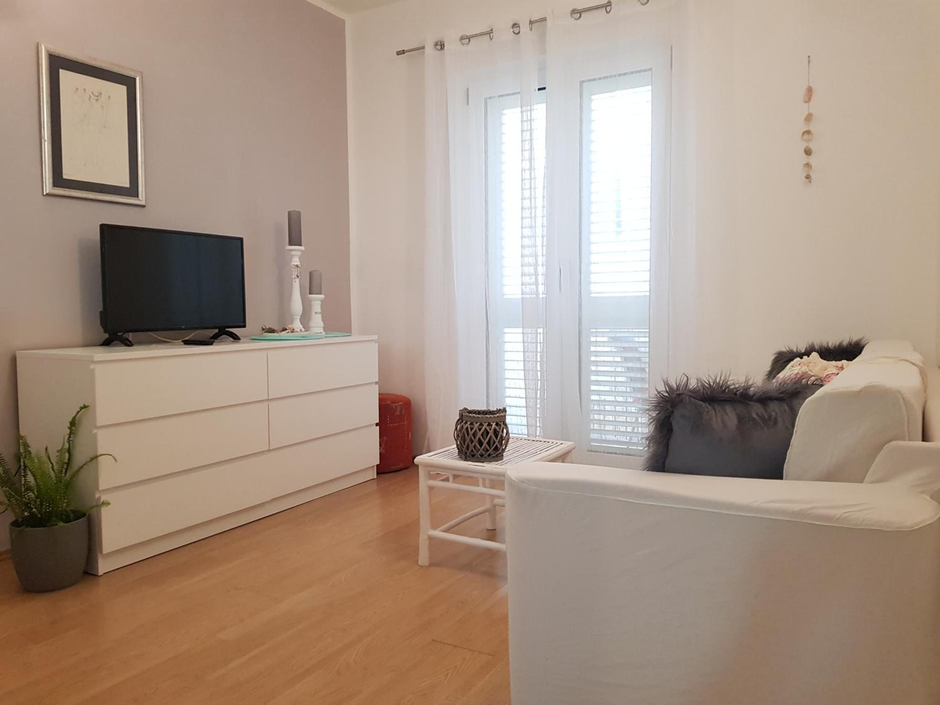 One-Bedroom Apartment - Photo 7
