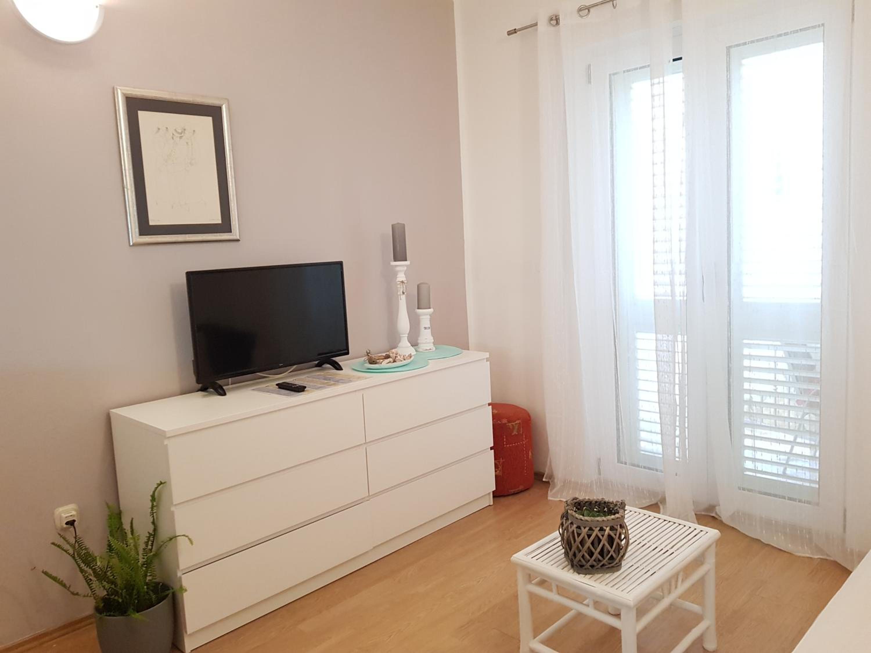 One-Bedroom Apartment - Photo 1