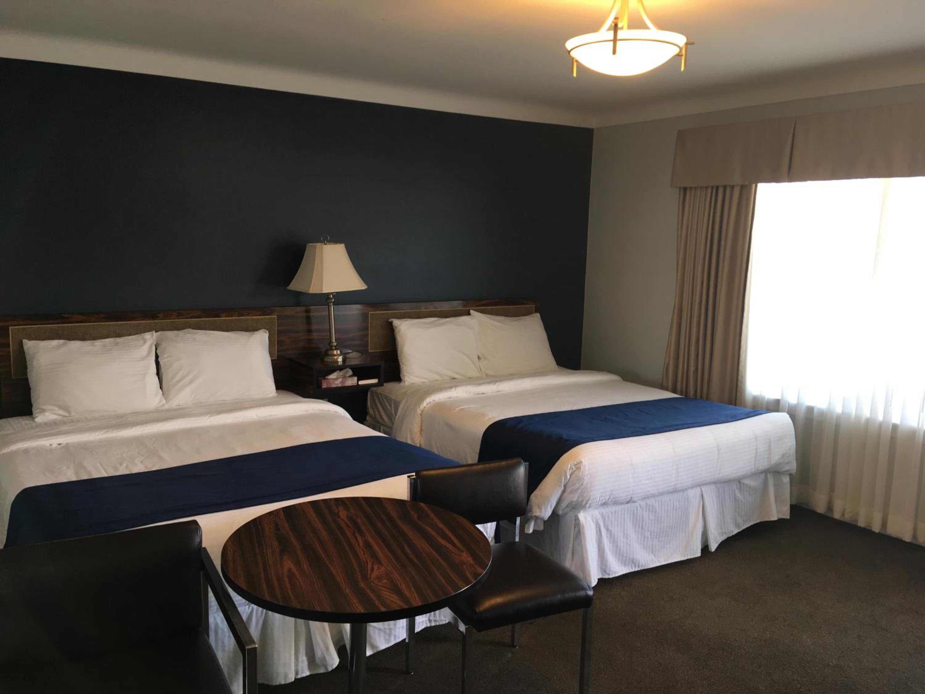 Queen Room With Two Queen Beds - Non-Smoking