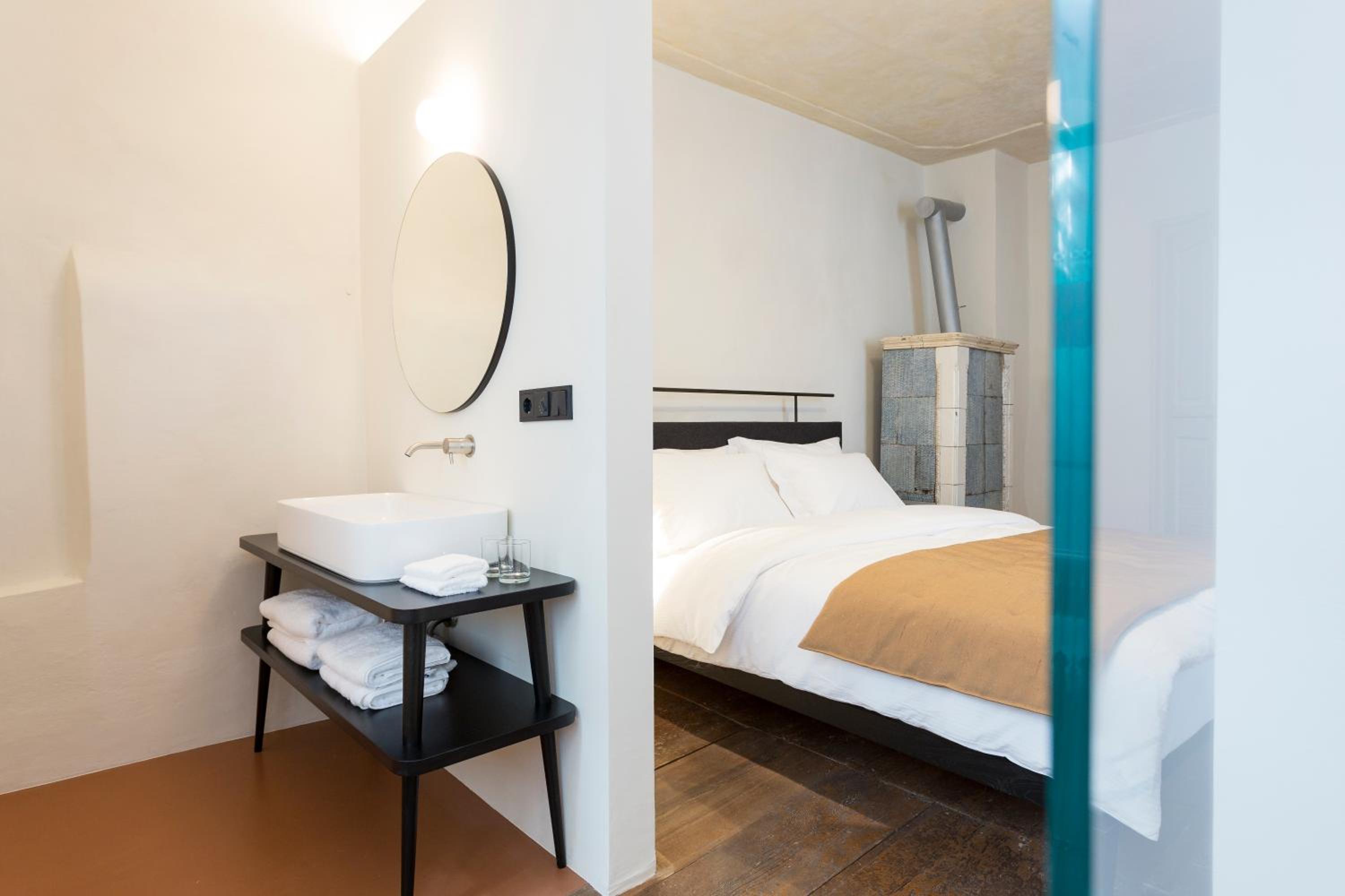 Deluxe Double Room - Photo 14