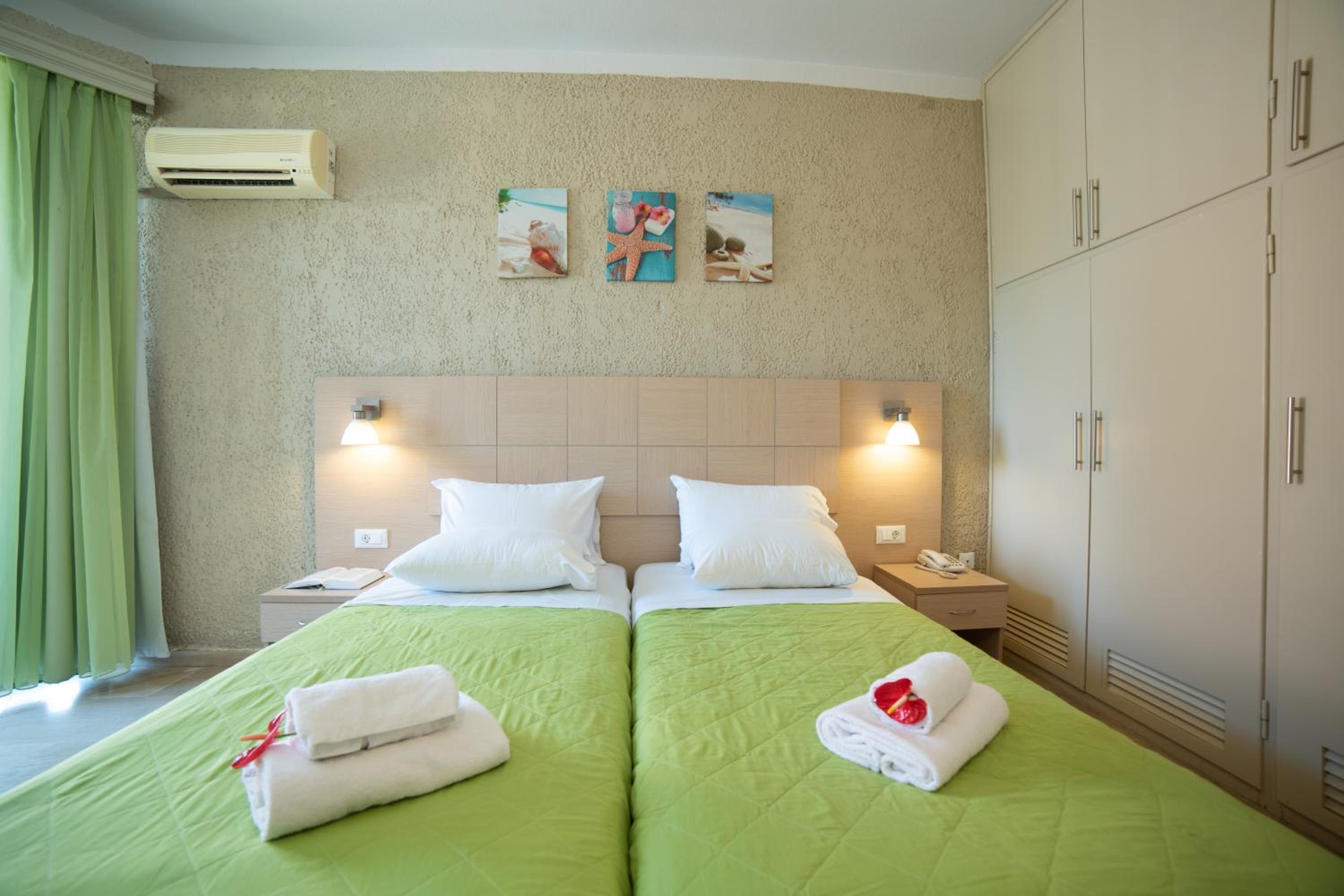Double or Twin Room with Garden View photo 3