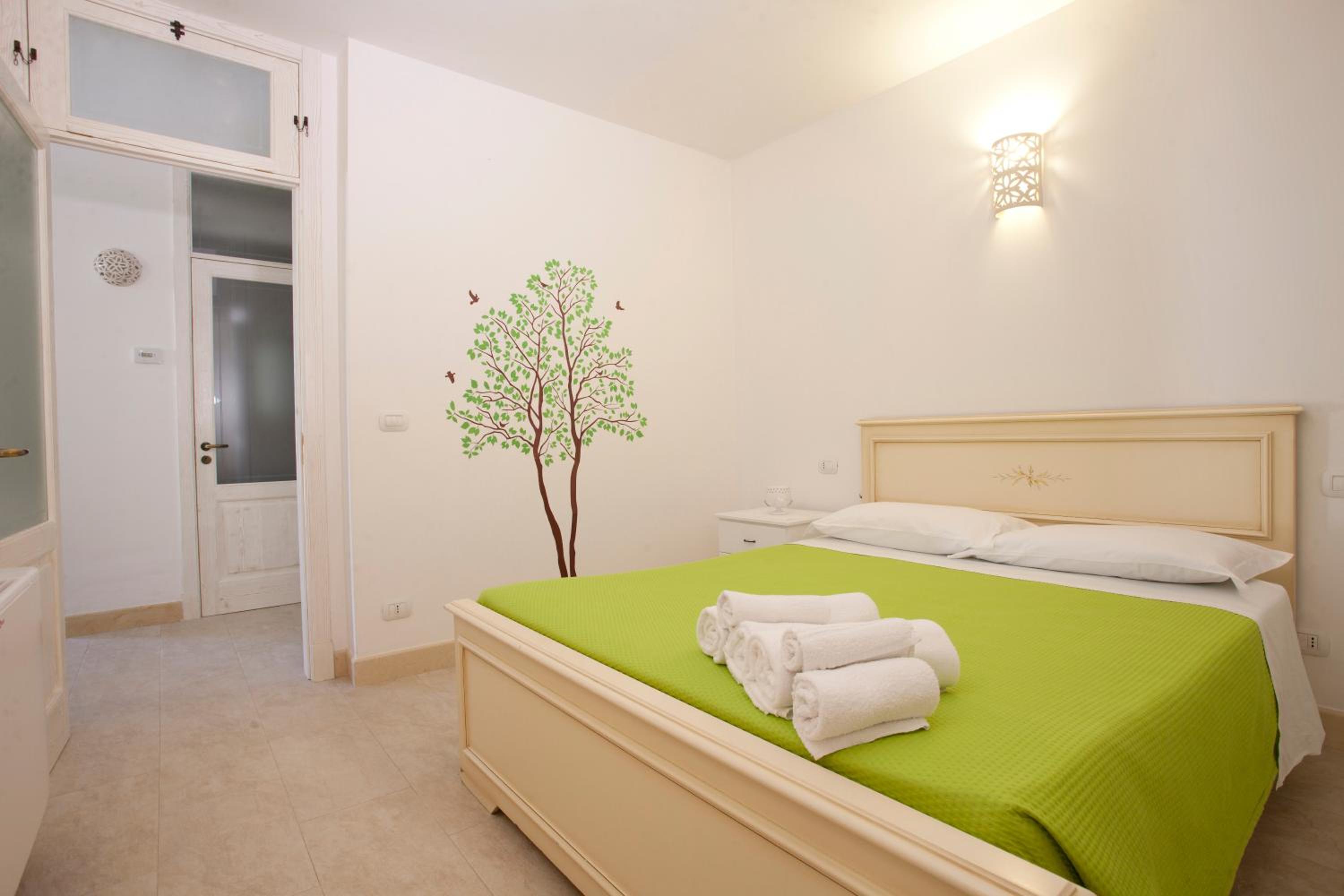 Two-Bedroom Apartment (6 Adults) photo 2