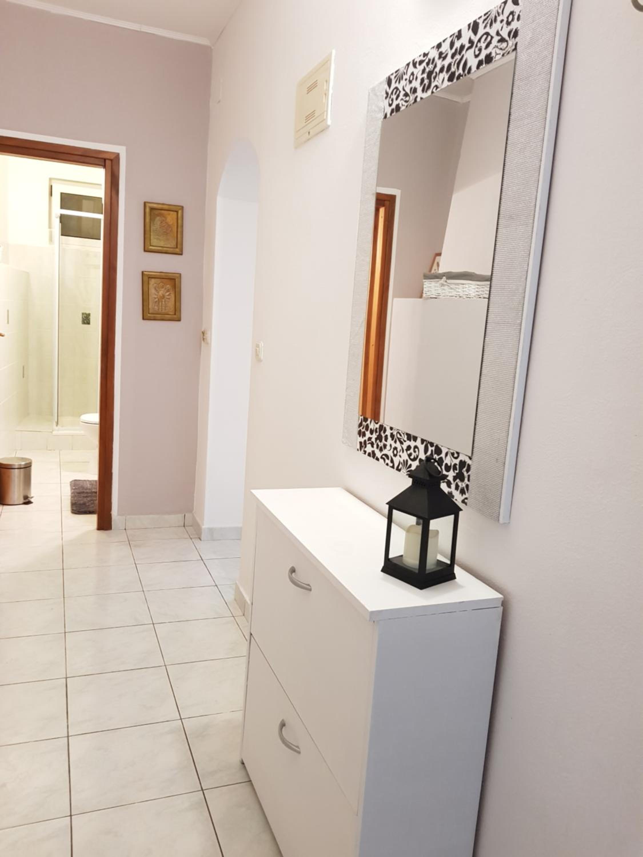One-Bedroom Apartment - Photo 3